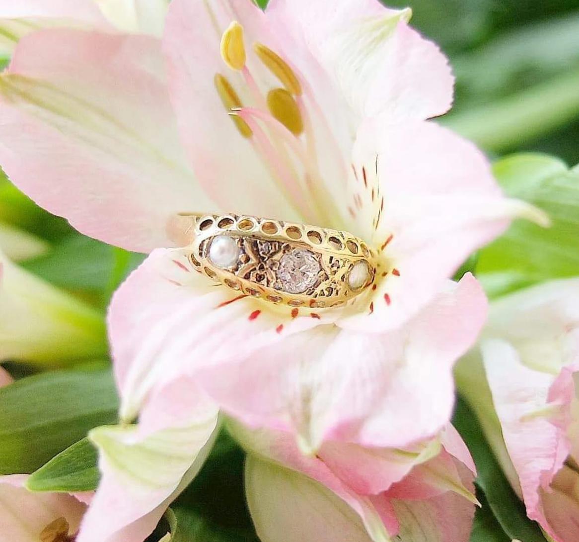 Victorien Bague victorienne ancienne en or 18 carats avec diamants et perle en vente