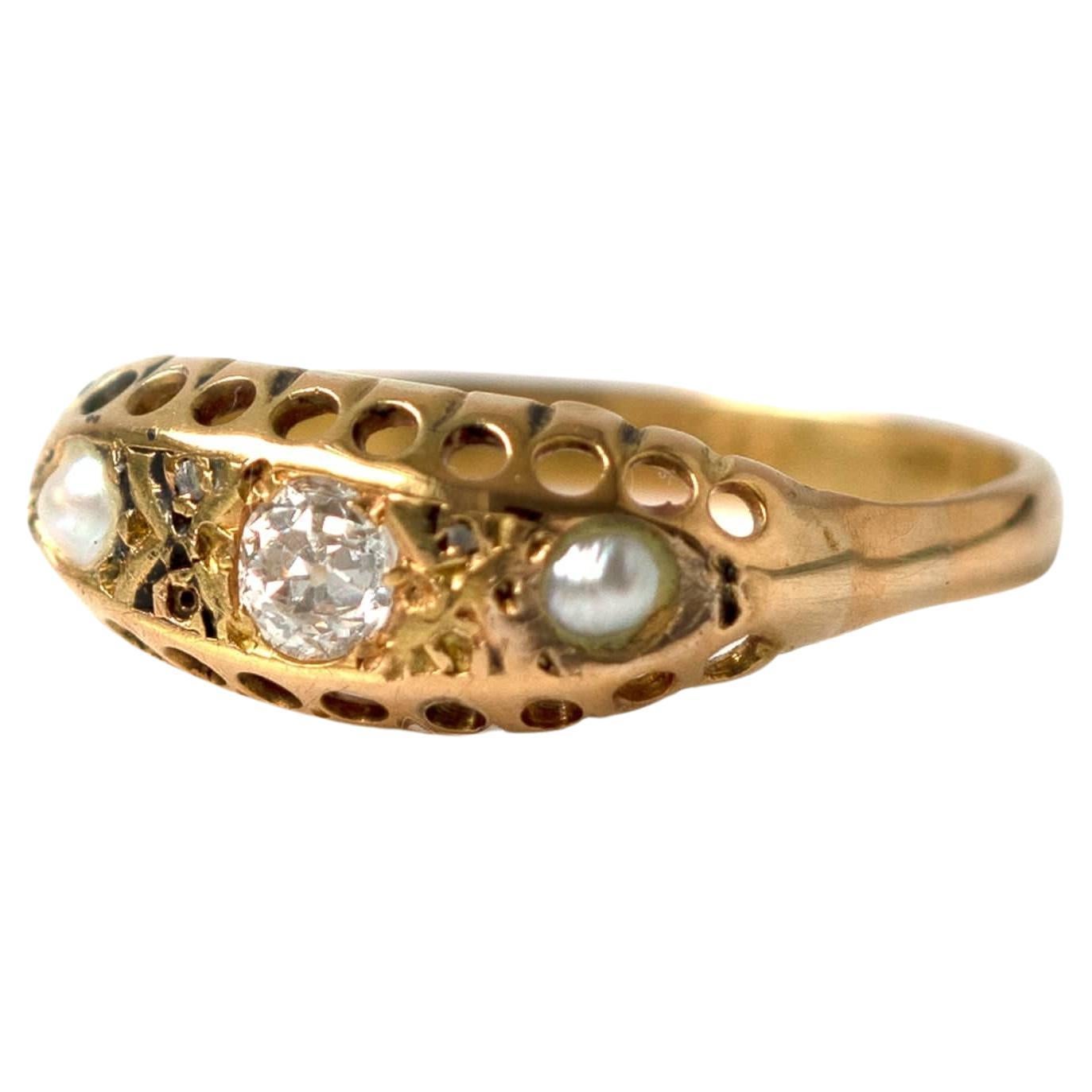 Bague victorienne ancienne en or 18 carats avec diamants et perle en vente