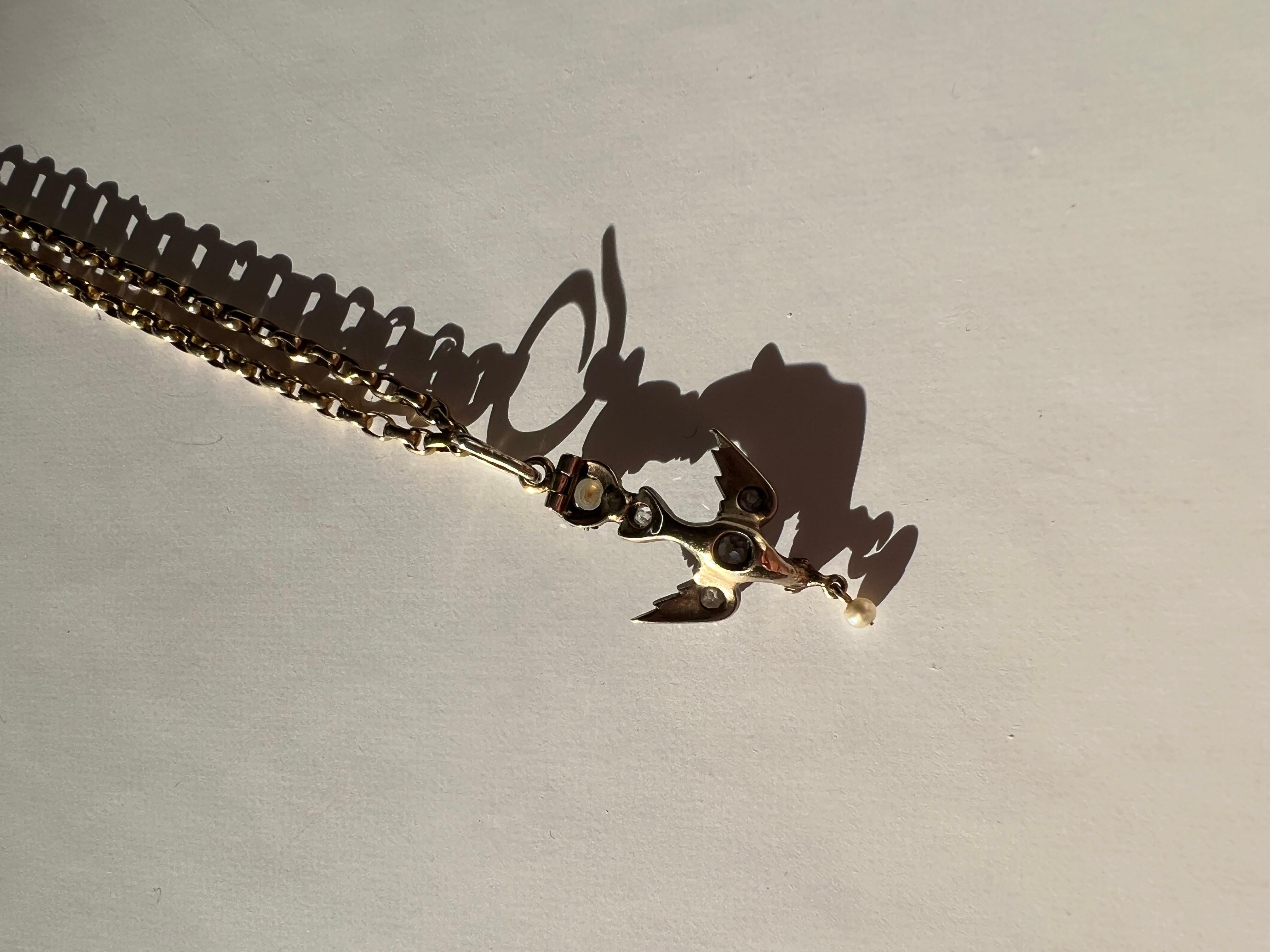 Antica collana vittoriana di diamanti, perle e rubini con uccelli a forma di rondine In condizioni ottime in vendita a London, GB