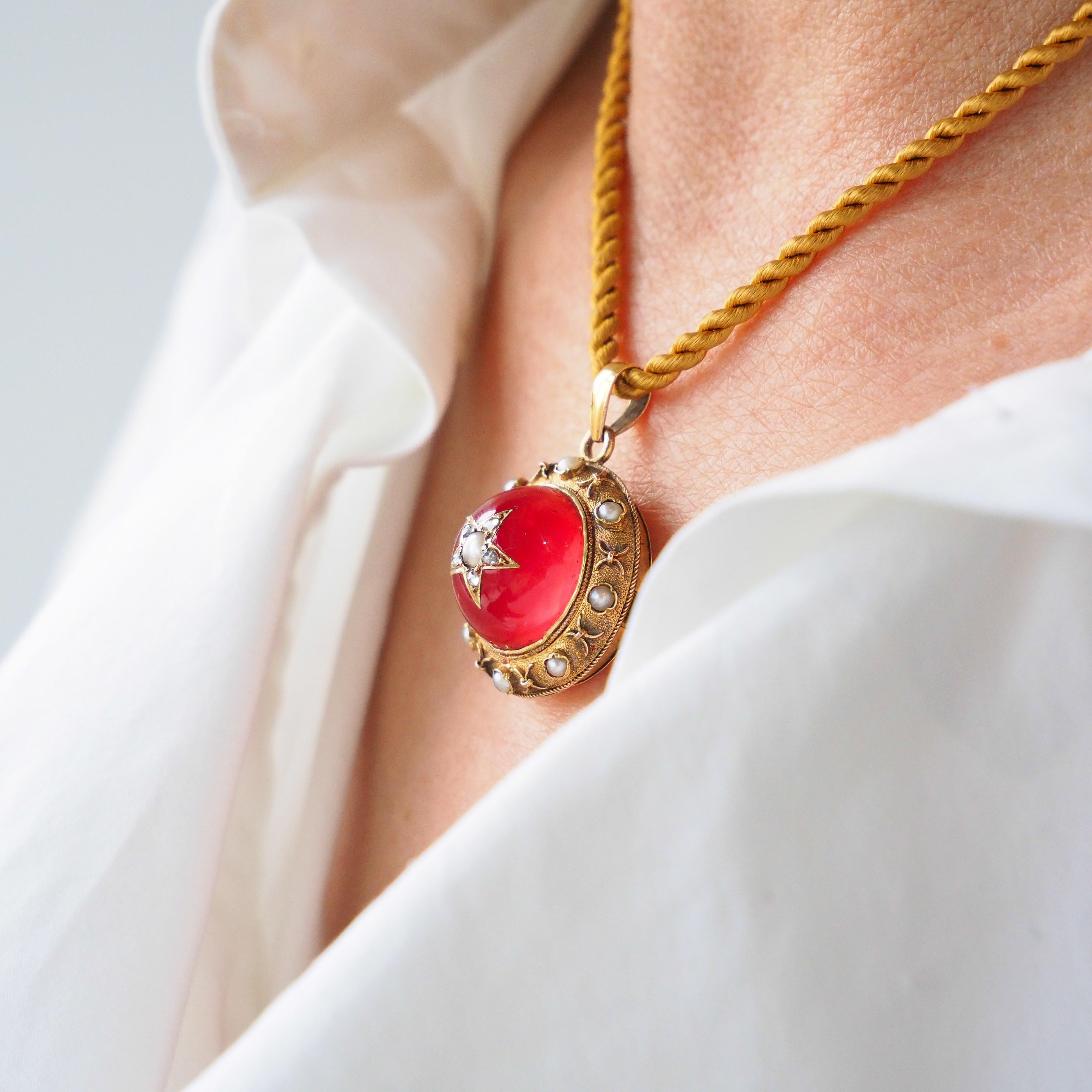 We are delighted to offer this striking antique Victorian red rock crystal cabochon pendant necklace made with 15ct solid gold in the Victorian era, c.1880. (Please note the photographed box is solely for display purposes only. Unfortunately, it