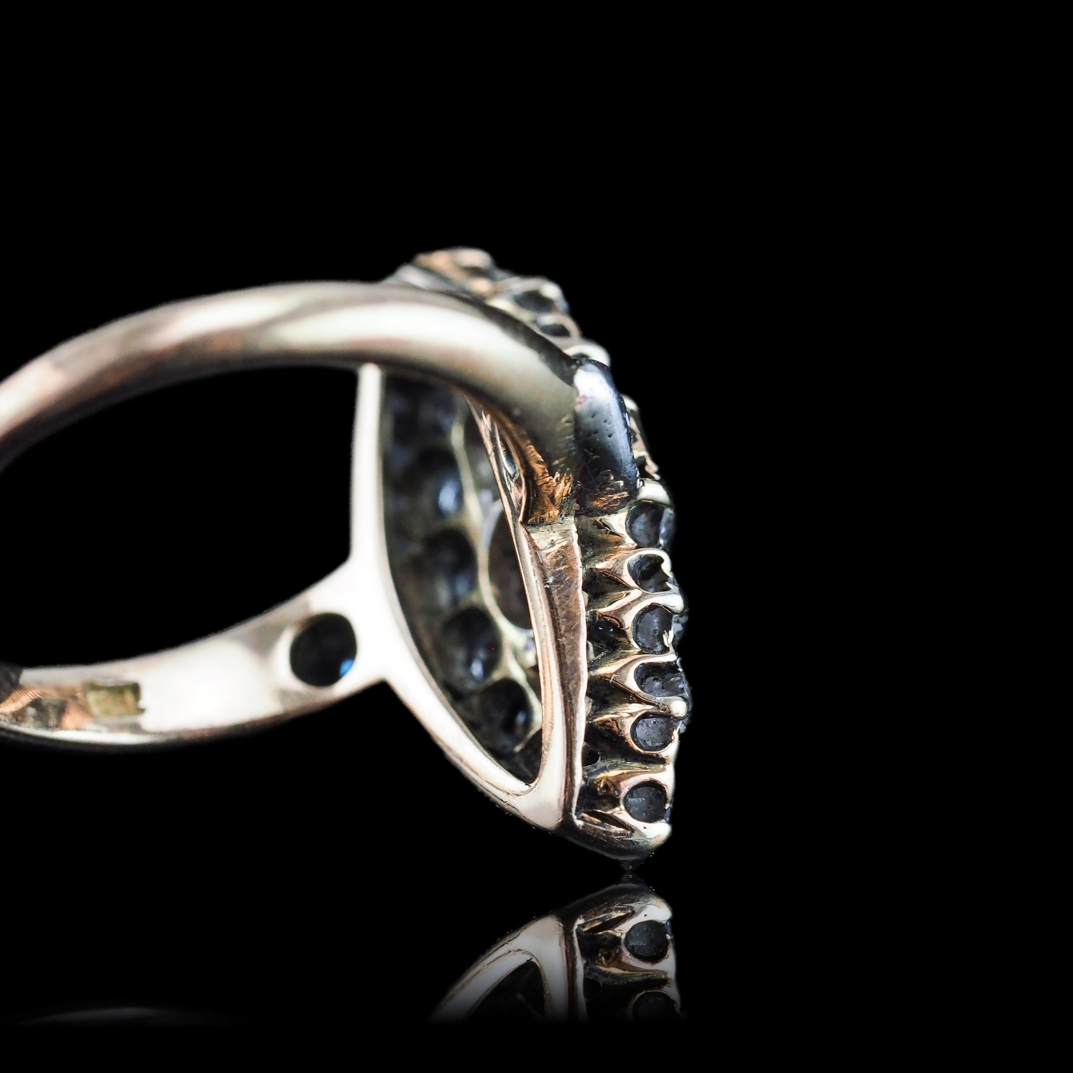 Bague victorienne ancienne à motif navette, plus de 1 carat au total, vers 1890 en vente 5