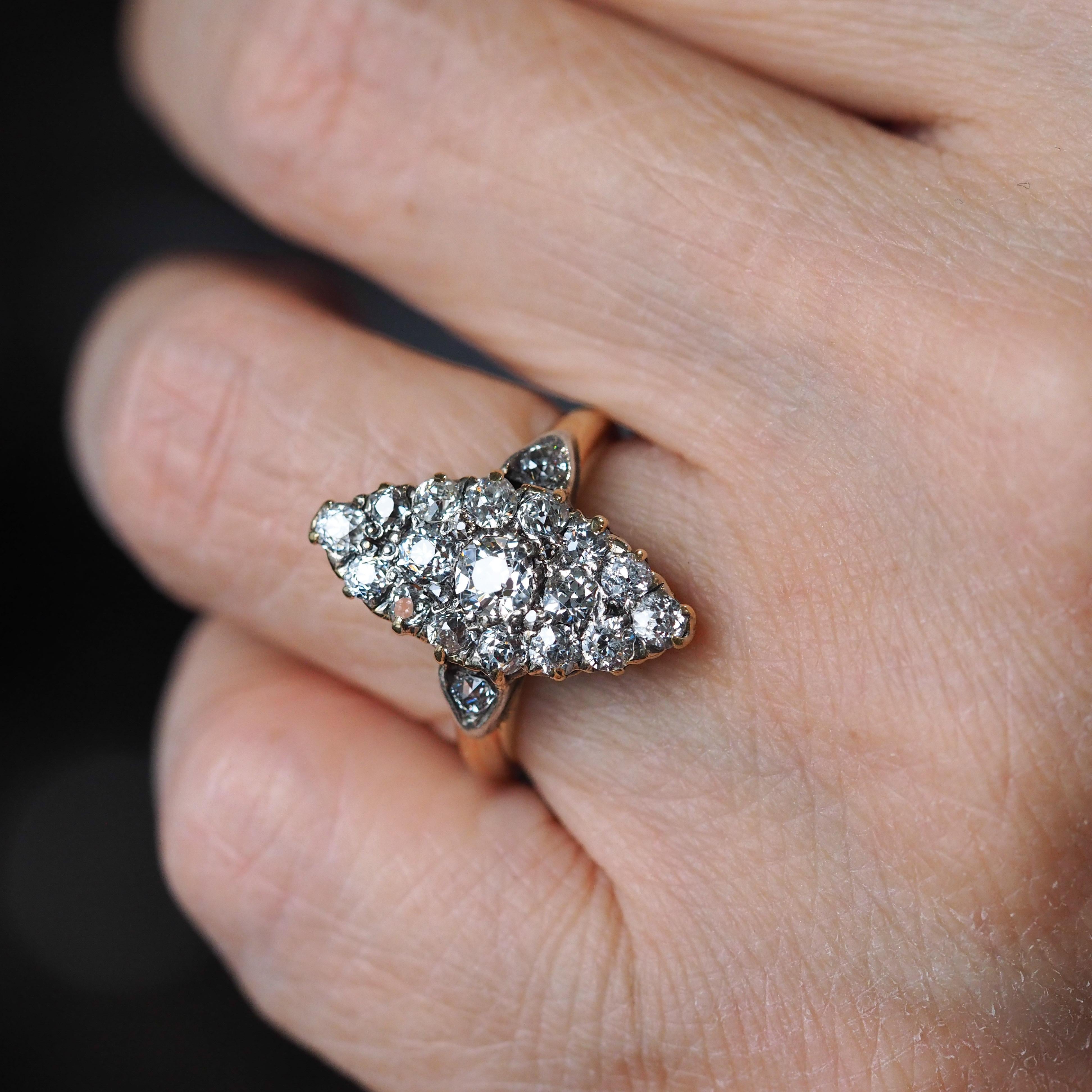 Bague victorienne ancienne à motif navette, plus de 1 carat au total, vers 1890 en vente 9