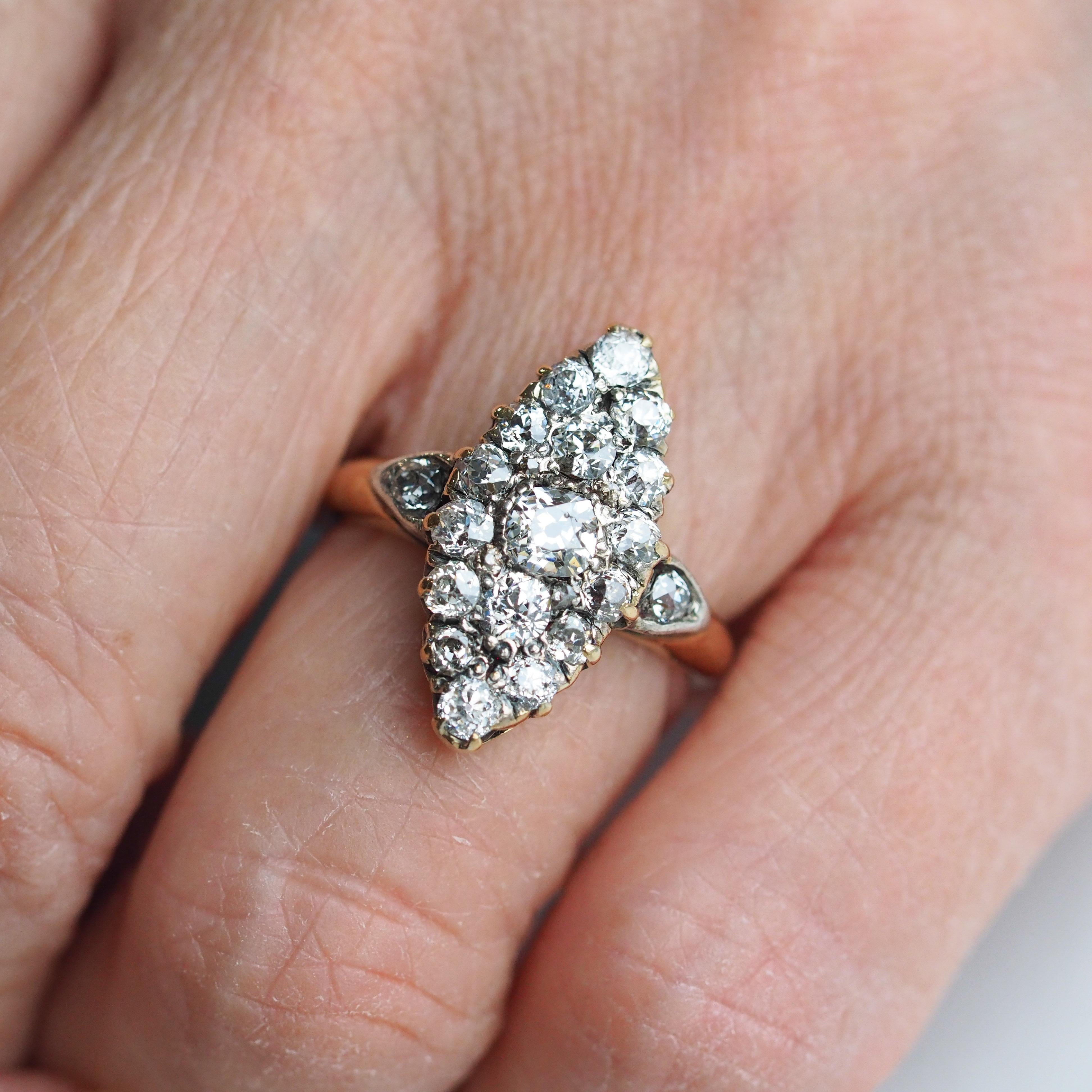 Bague victorienne ancienne à motif navette, plus de 1 carat au total, vers 1890 en vente 12