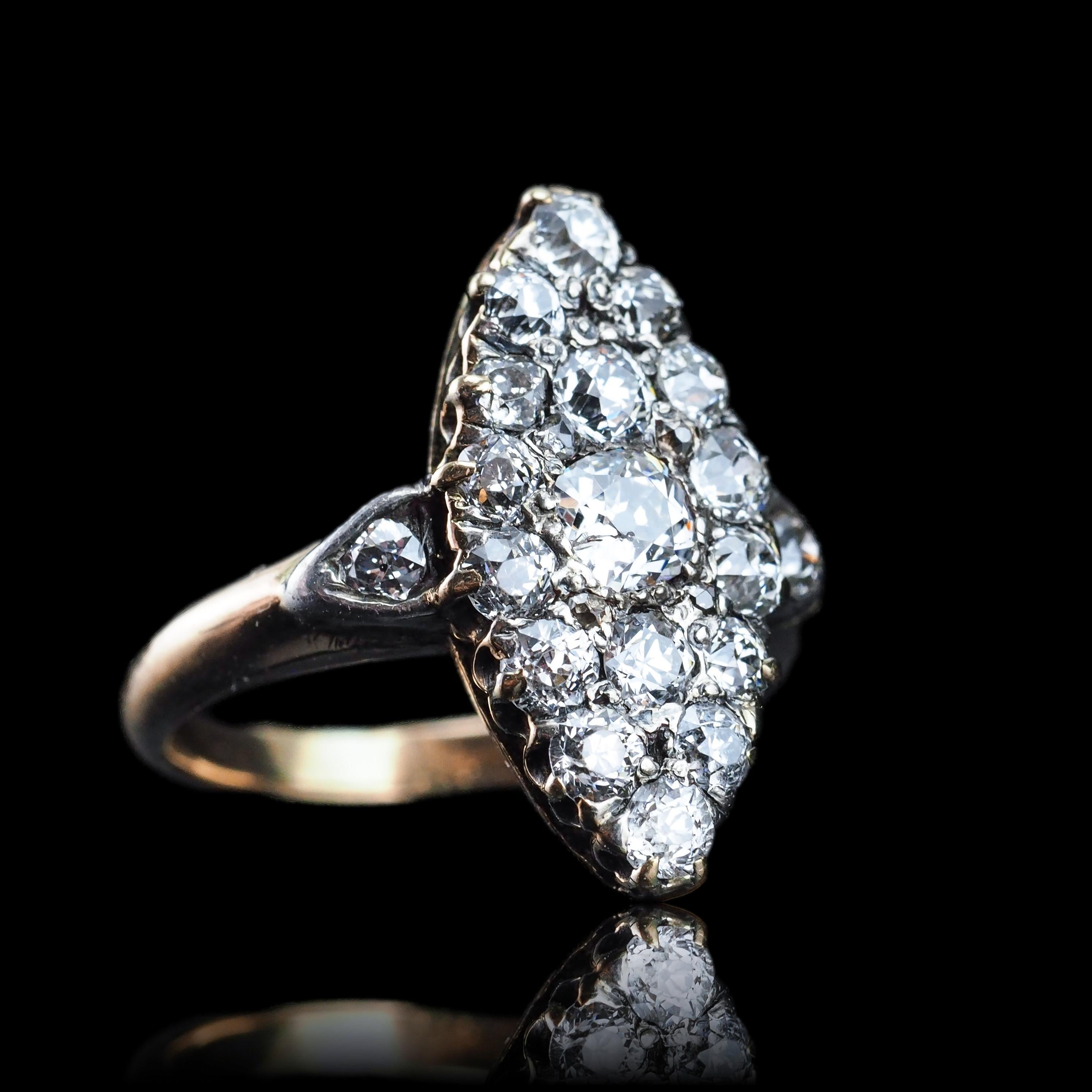 Taille vieille Europe Bague victorienne ancienne à motif navette, plus de 1 carat au total, vers 1890 en vente