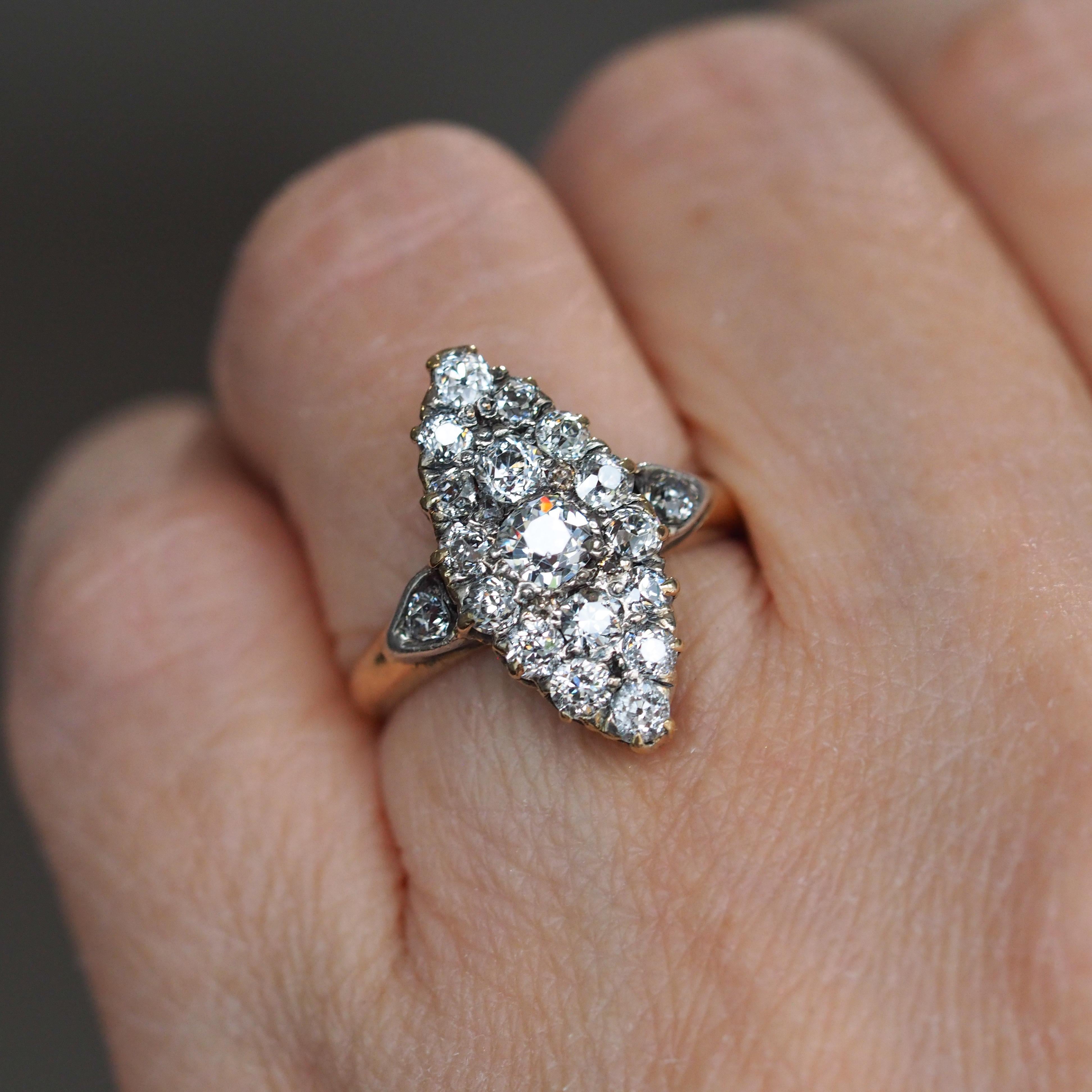 Bague victorienne ancienne à motif navette, plus de 1 carat au total, vers 1890 Pour femmes en vente
