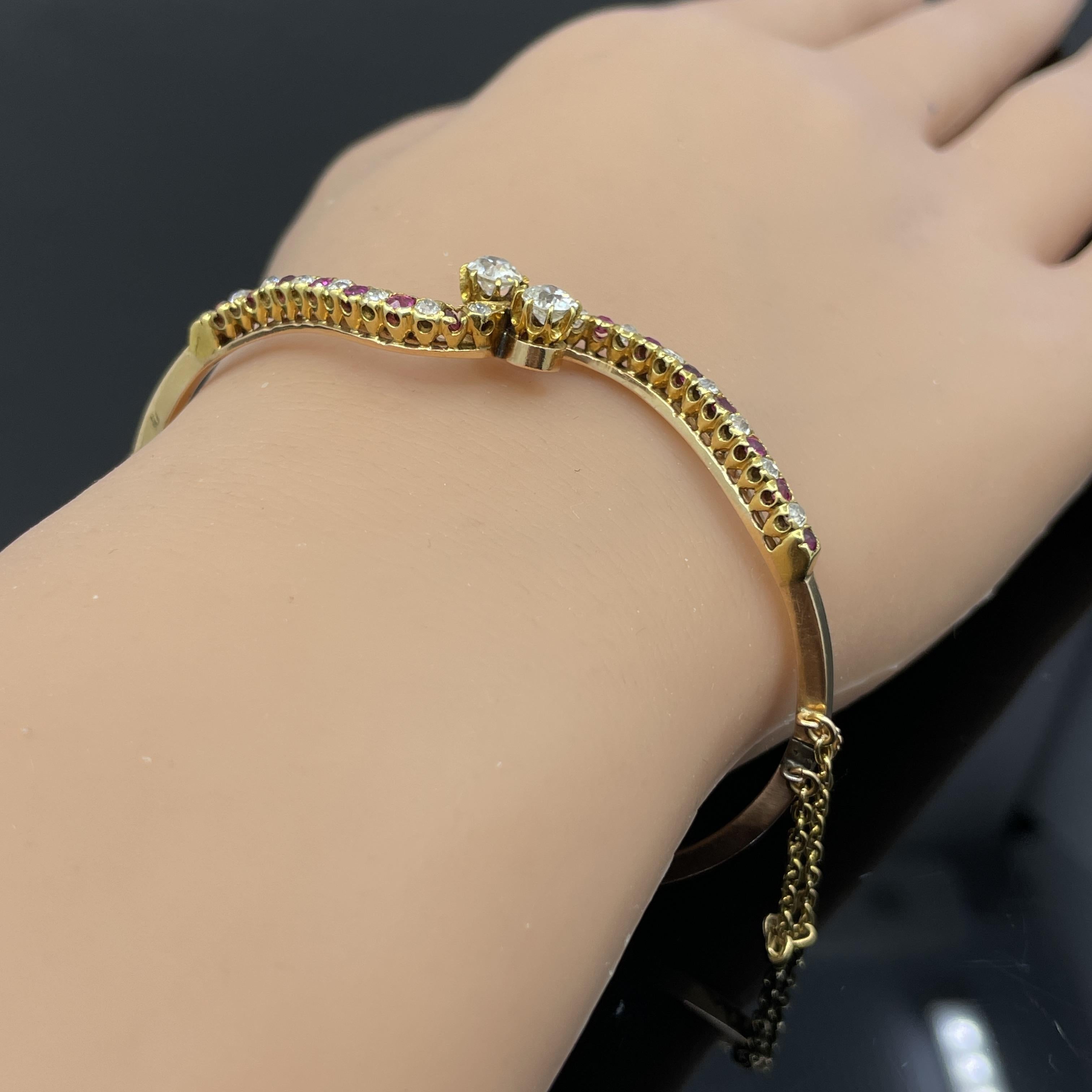 Antiguo brazalete victoriano de diamantes y rubíes de oro rosa de 14k en venta 4