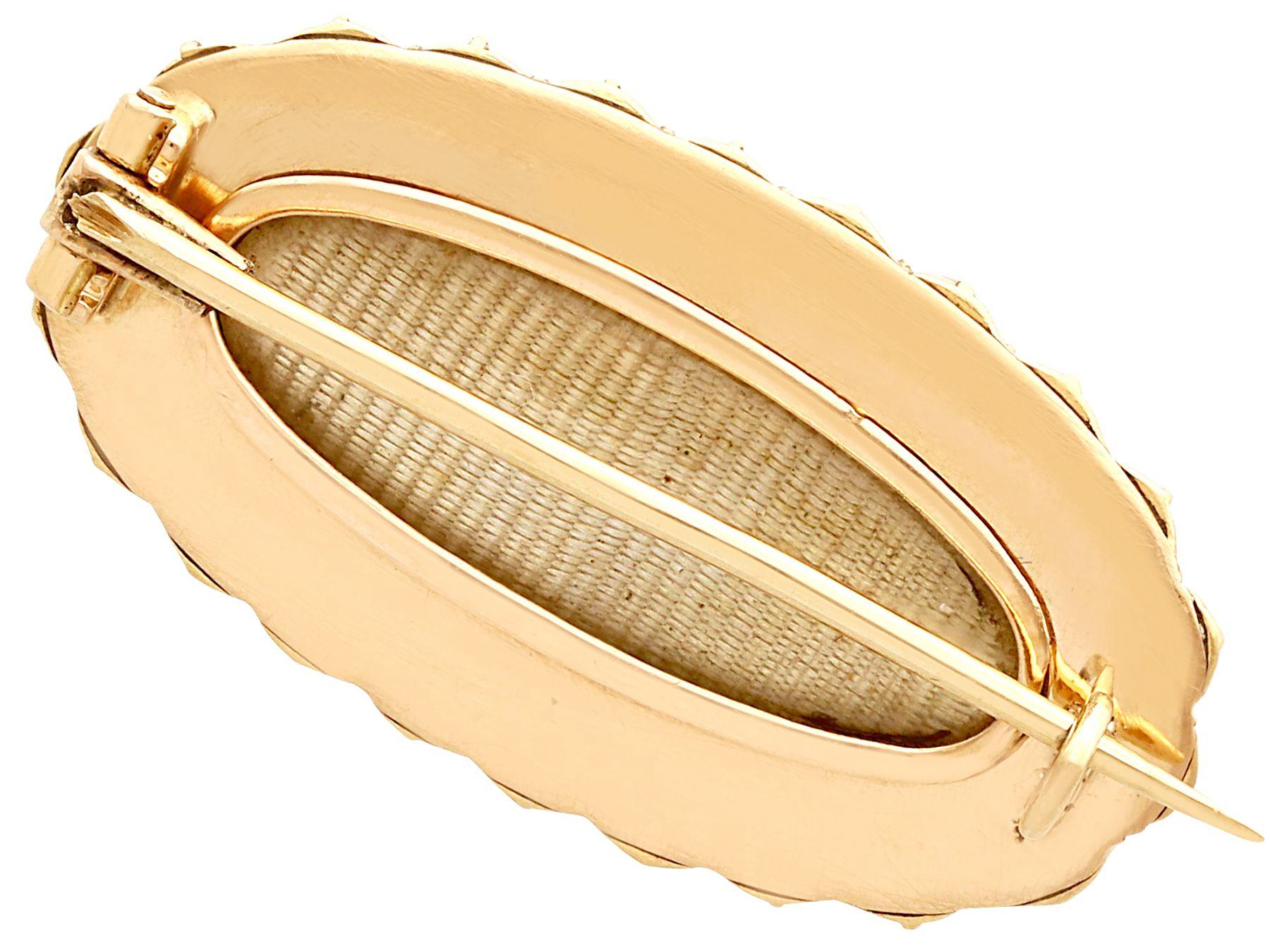Broche victorienne en or jaune avec diamant, perle de rocaille et émail Unisexe en vente