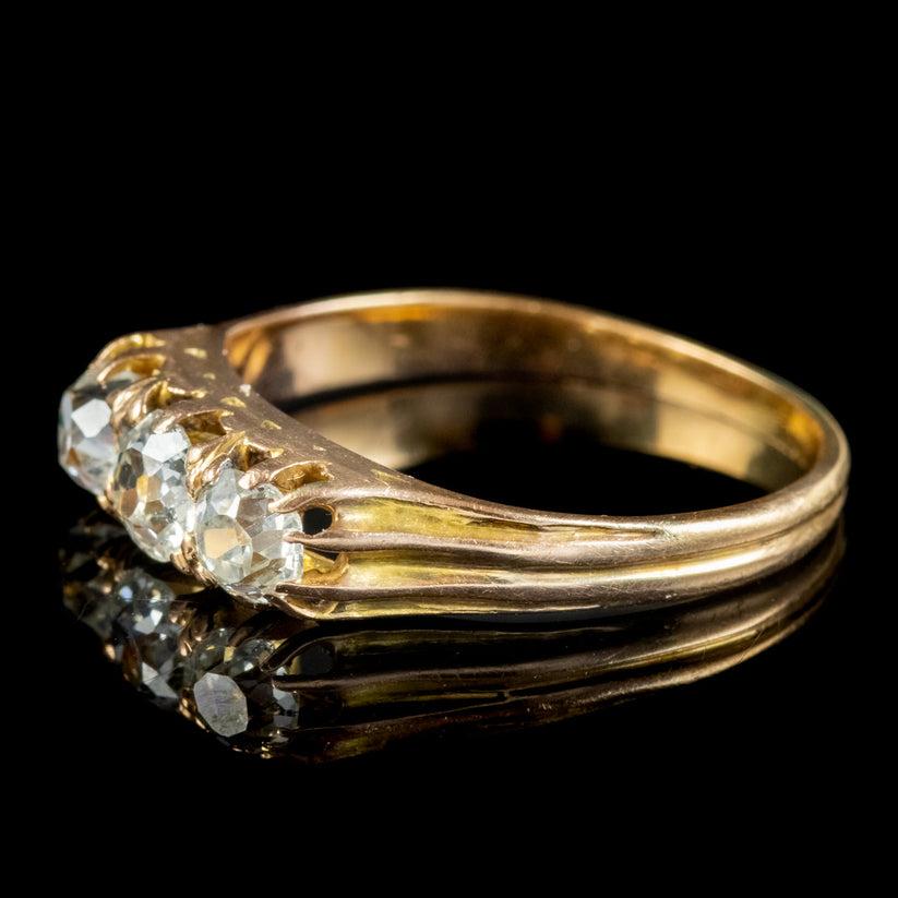 Taille vieille mine Bague trilogie victorienne ancienne en diamants de 0,70 carat, c. 1880 en vente