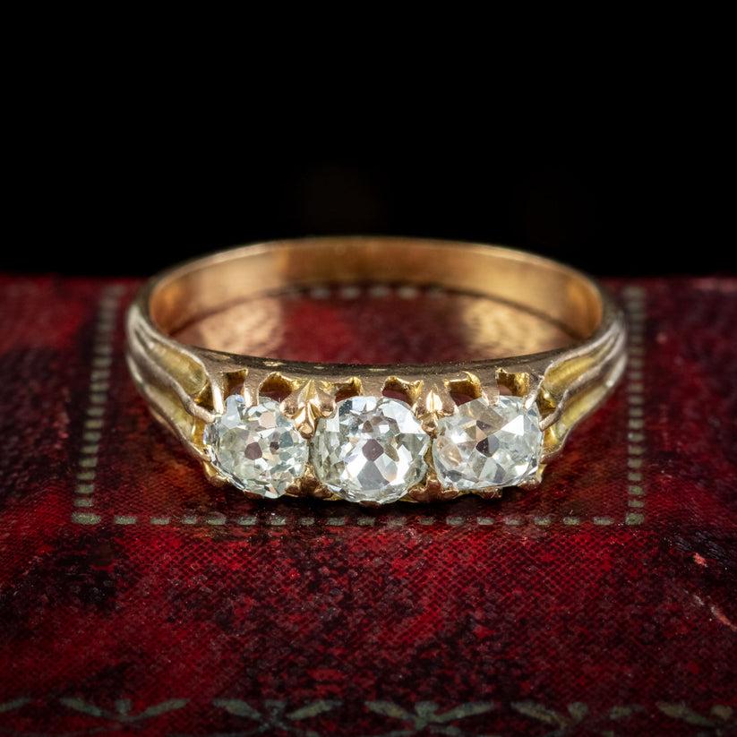 Antiker viktorianischer Diamant-Trilogie-Ring aus 0,70 Karat Diamant, um 1880 im Angebot 2