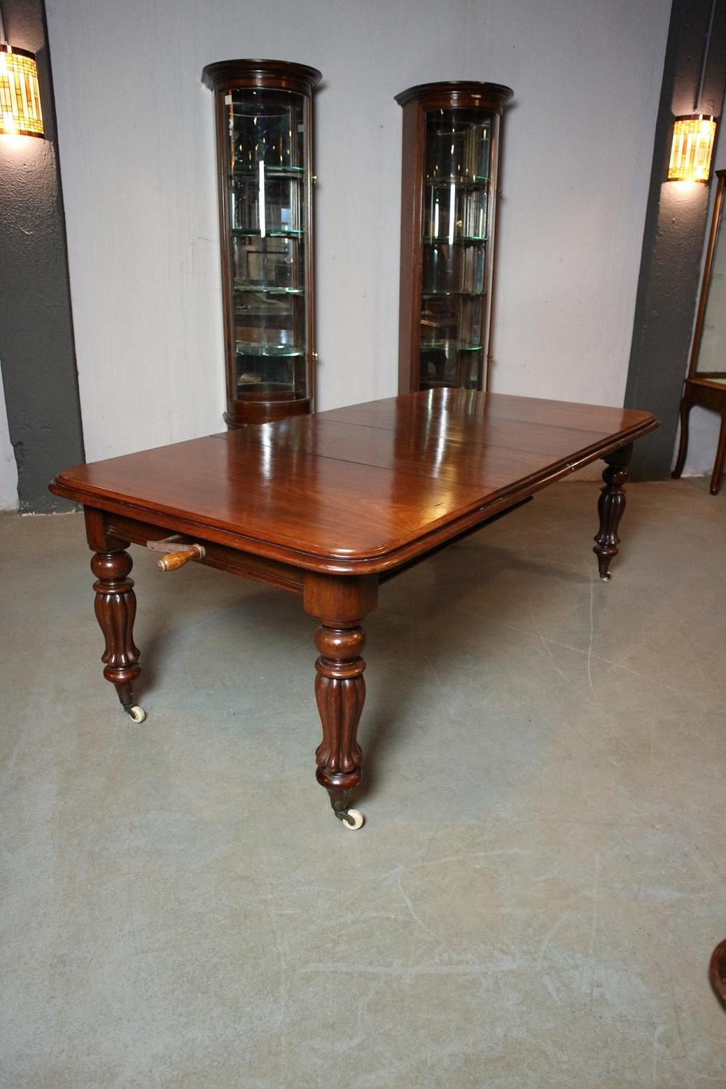 Victorian antique mahogany table with 2 extra original leaves. Beautiful quality mahogany with warm color. The table can be wind out to place the extra leaves. Table is in good condition, top has signs of wear.
Table can optionally be raised by
