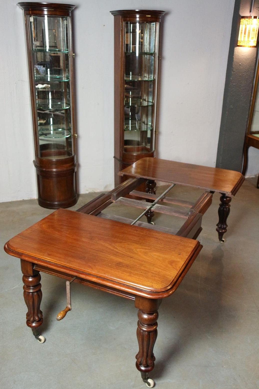 Antique Victorian Dining Room Table In Good Condition In Eindhoven, NL