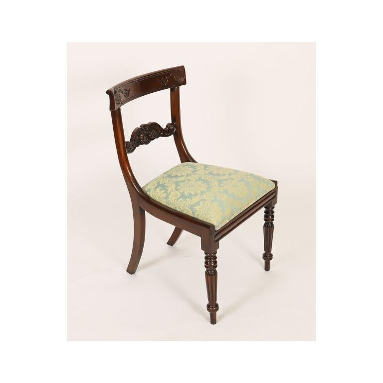 Ancienne table de salle à manger victorienne 19ème siècle et 8 chaises de salle à manger à dossier en vente 10