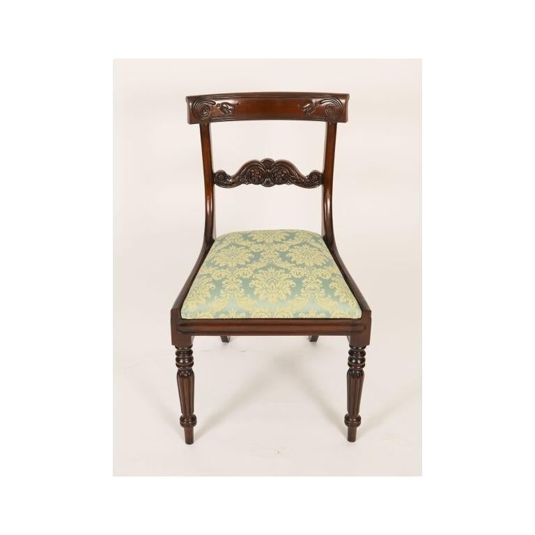 Ancienne table de salle à manger victorienne 19ème siècle et 8 chaises de salle à manger à dossier en vente 11