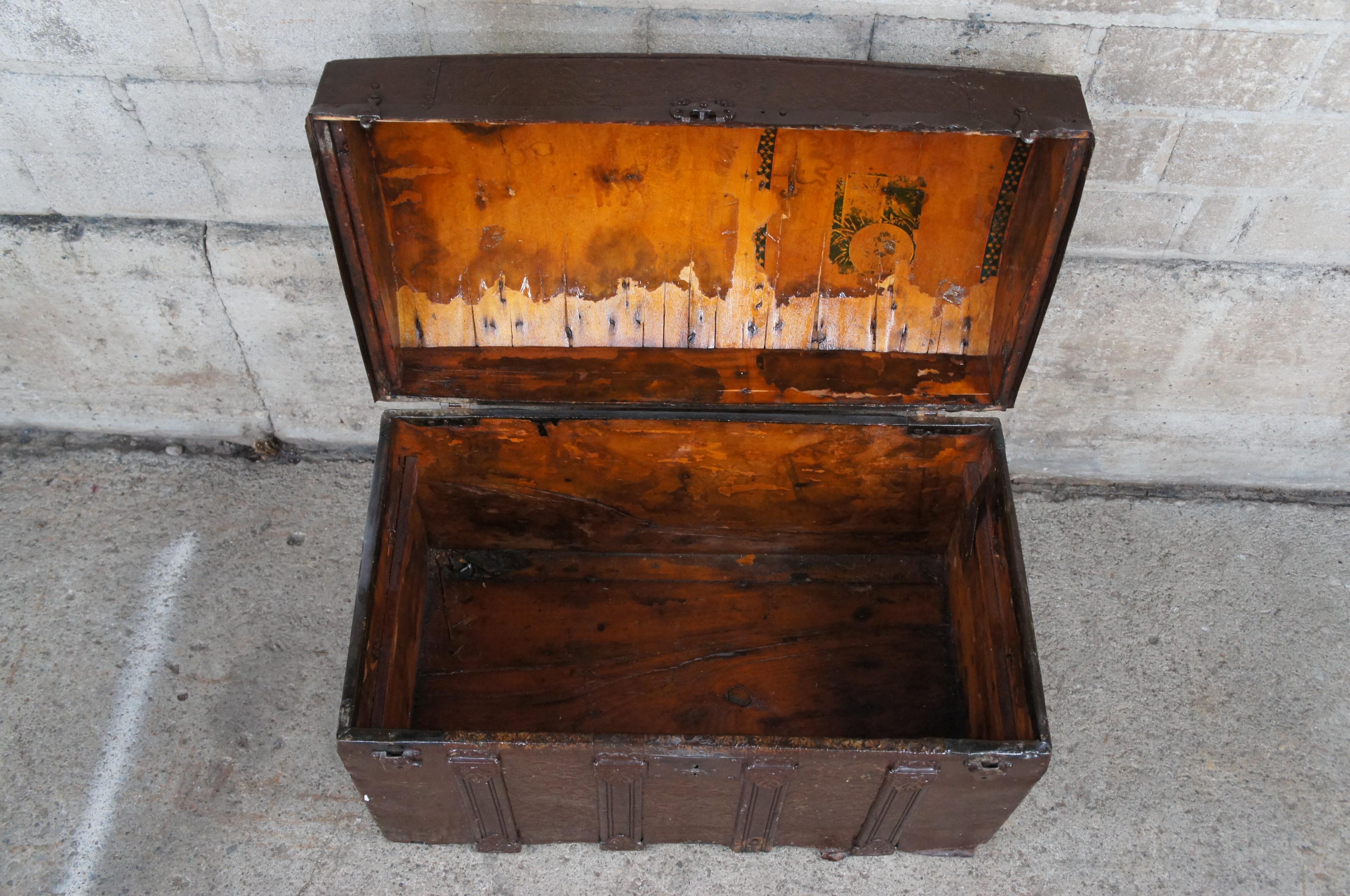 Antique Victorian Dome Top Oak Banded Trunk Treasure Hope Chest Storage In Good Condition In Dayton, OH