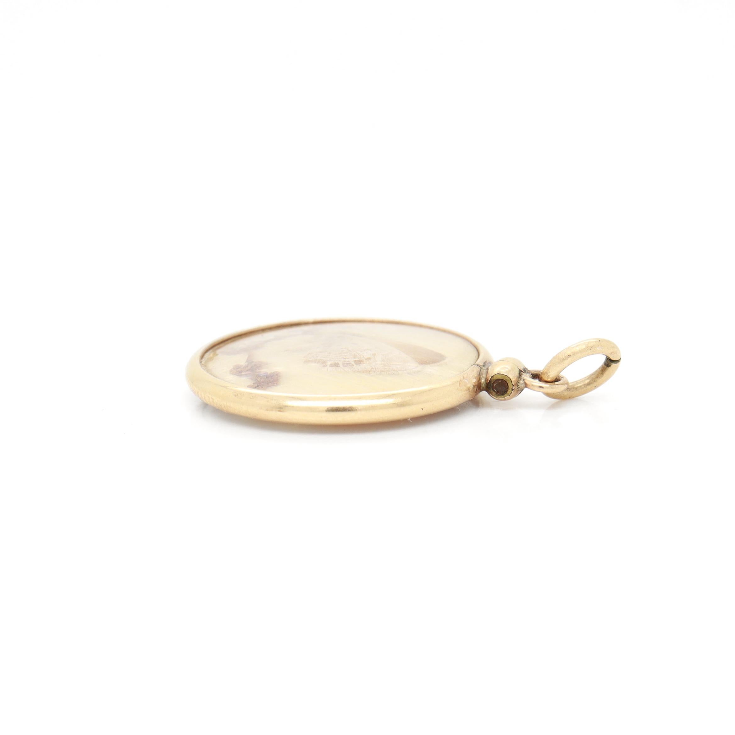 Antique Victorian Double Side 14K Gold & Butterfly Wing Charm / Pendant en vente 1