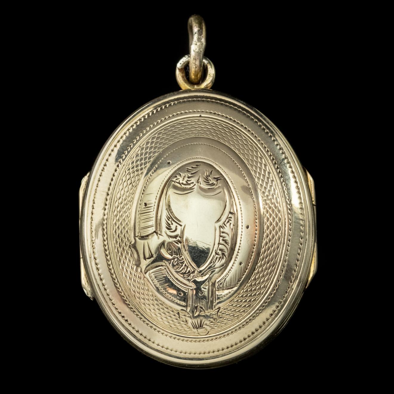 Antique Victorian Double Sided Family Locket 9 Carat Gold, circa 1900 In Good Condition For Sale In Lancaster, Lancashire