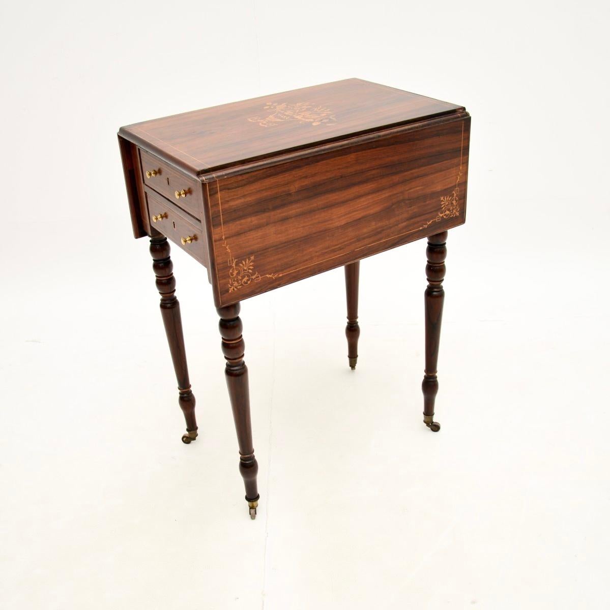 Milieu du XIXe siècle Table d'appoint victorienne ancienne à abattant en vente
