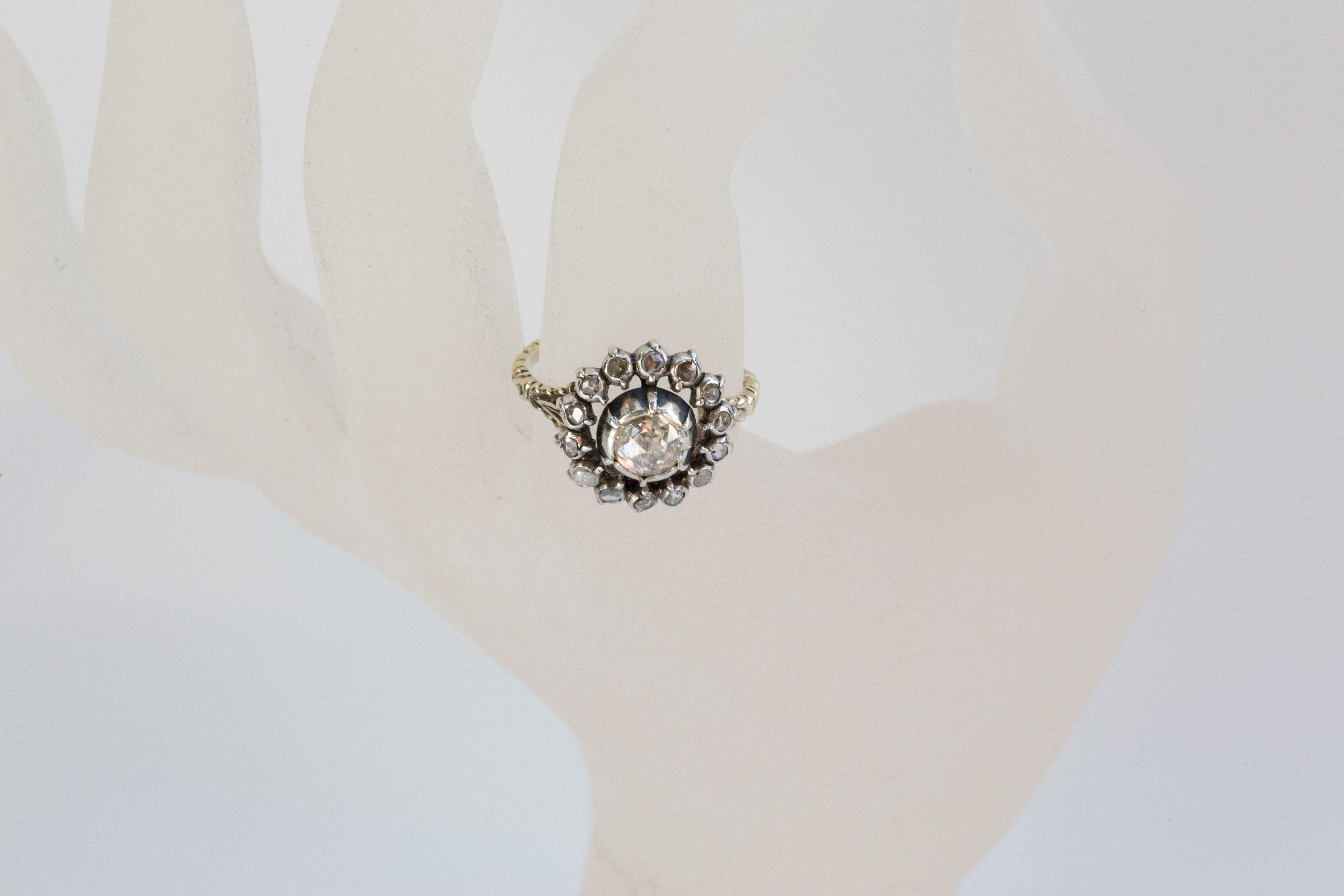 Anello vittoriano olandese in oro e argento 14 carati con diamanti a grappolo in vendita 10
