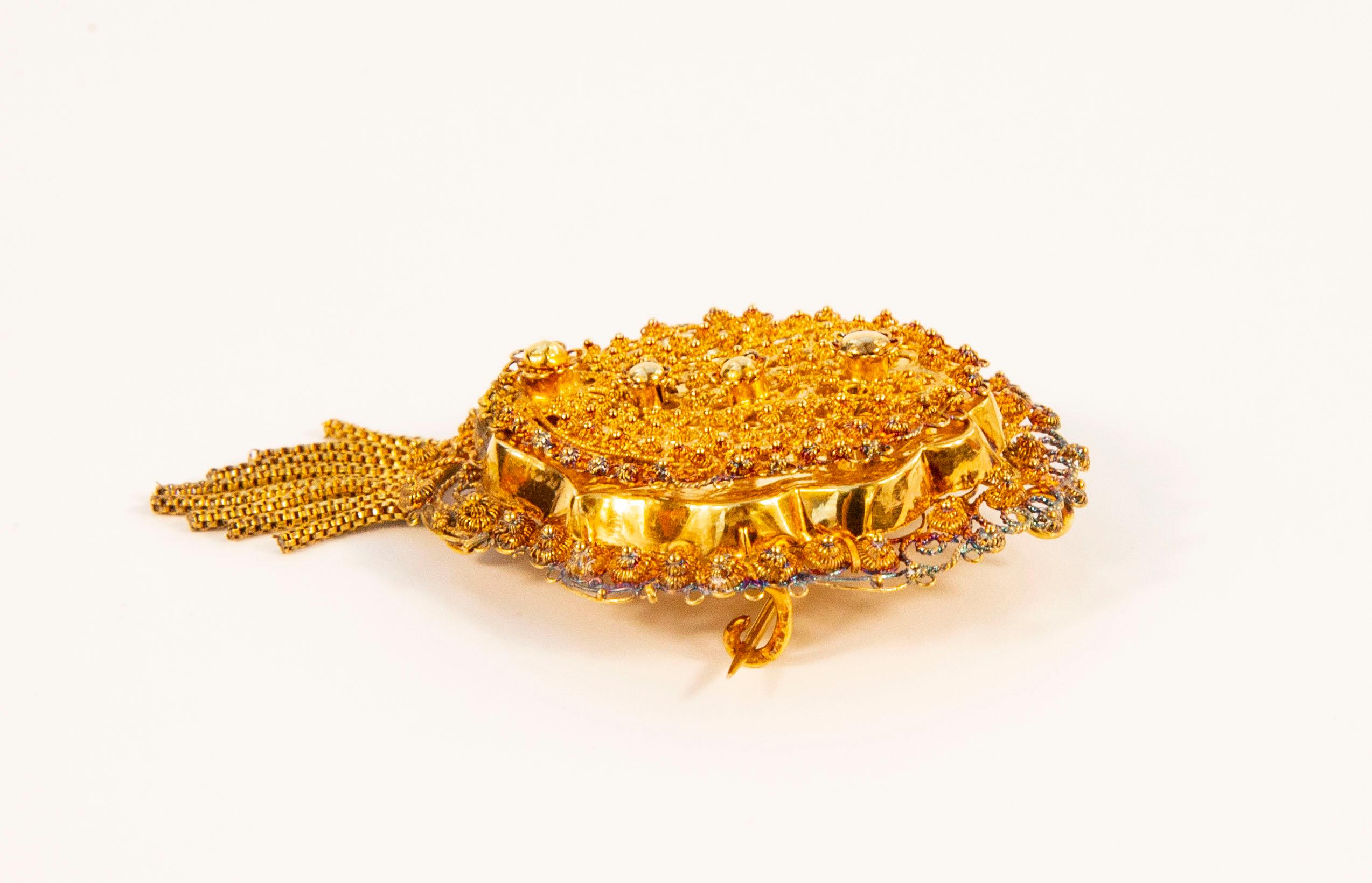 Antique Victorian Dutch 14 Karat Yellow Gold Brooch/Pendant In Good Condition For Sale In Arnhem, NL
