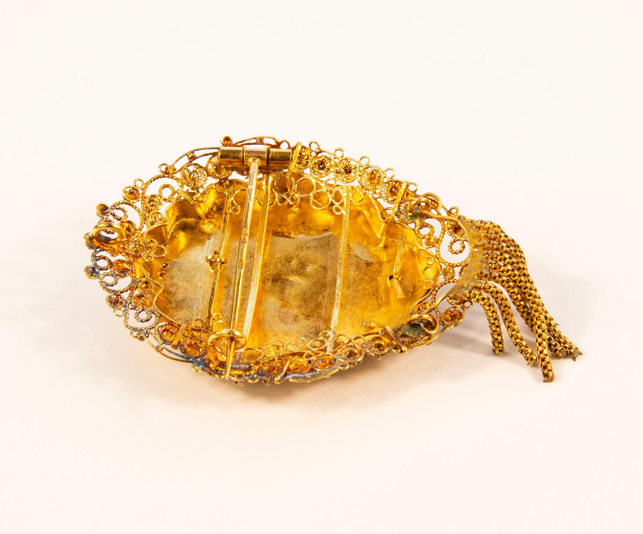 Antique Victorian Dutch 14 Karat Yellow Gold Brooch/Pendant For Sale 1