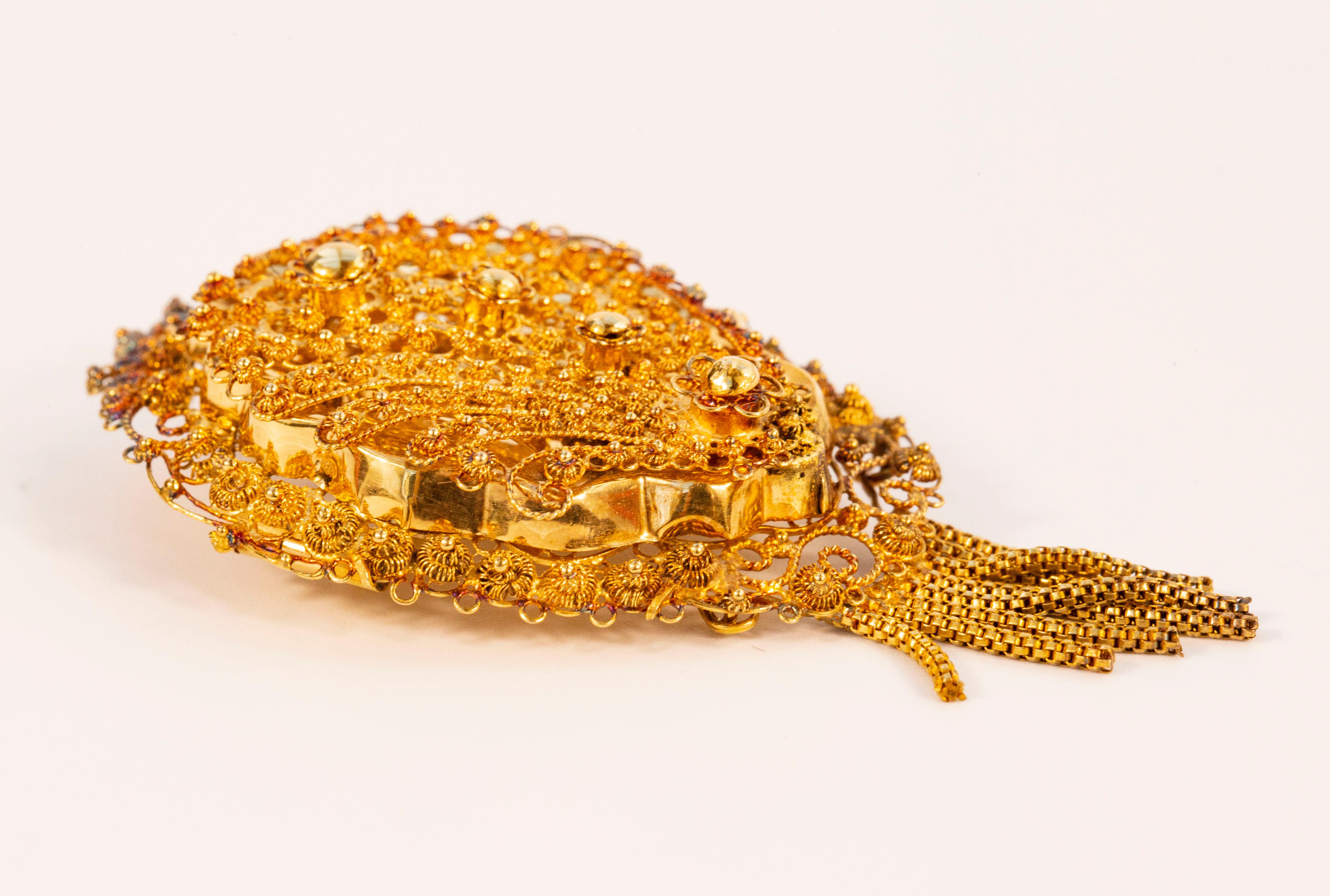 Antique Victorian Dutch 14 Karat Yellow Gold Brooch/Pendant For Sale 4