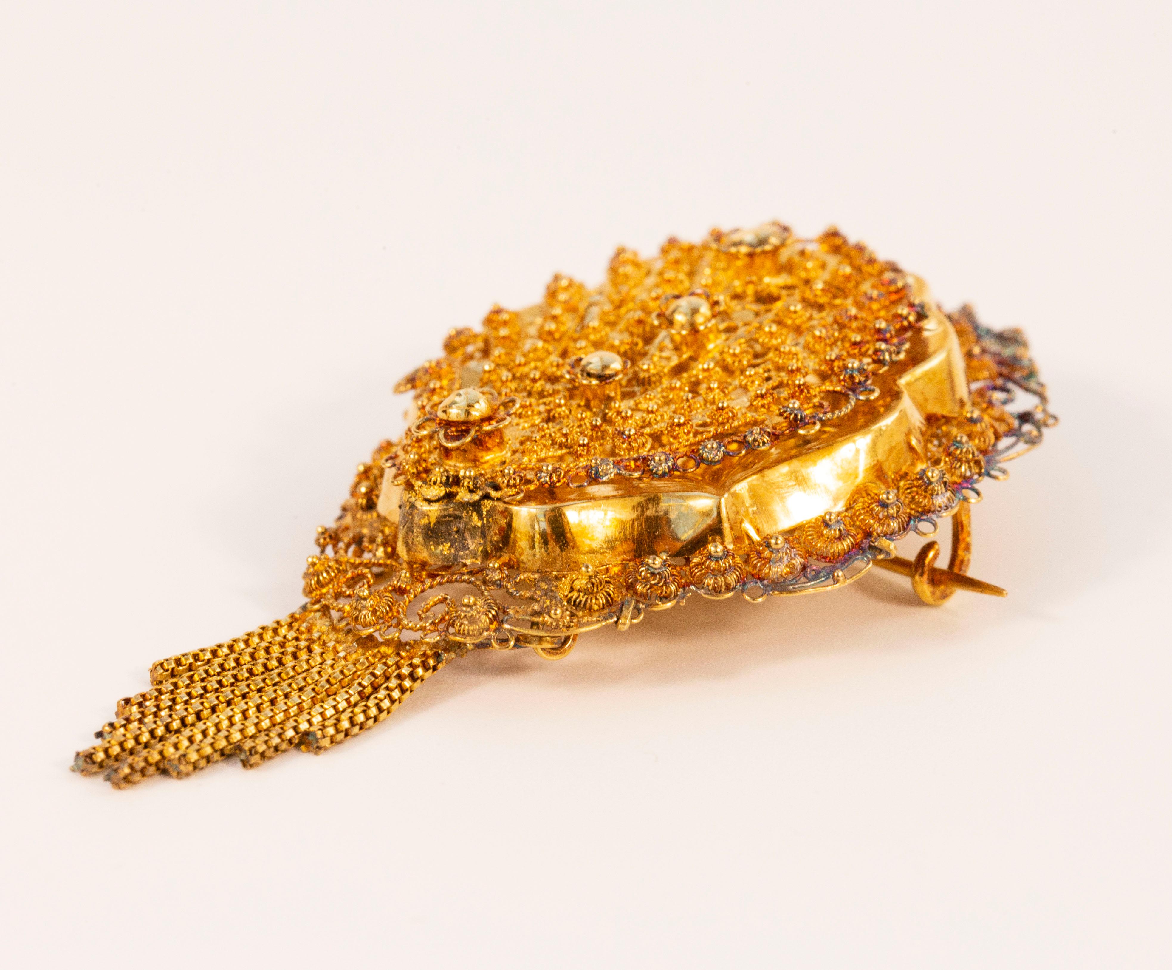 Antique Victorian Dutch 14 Karat Yellow Gold Brooch/Pendant For Sale 5