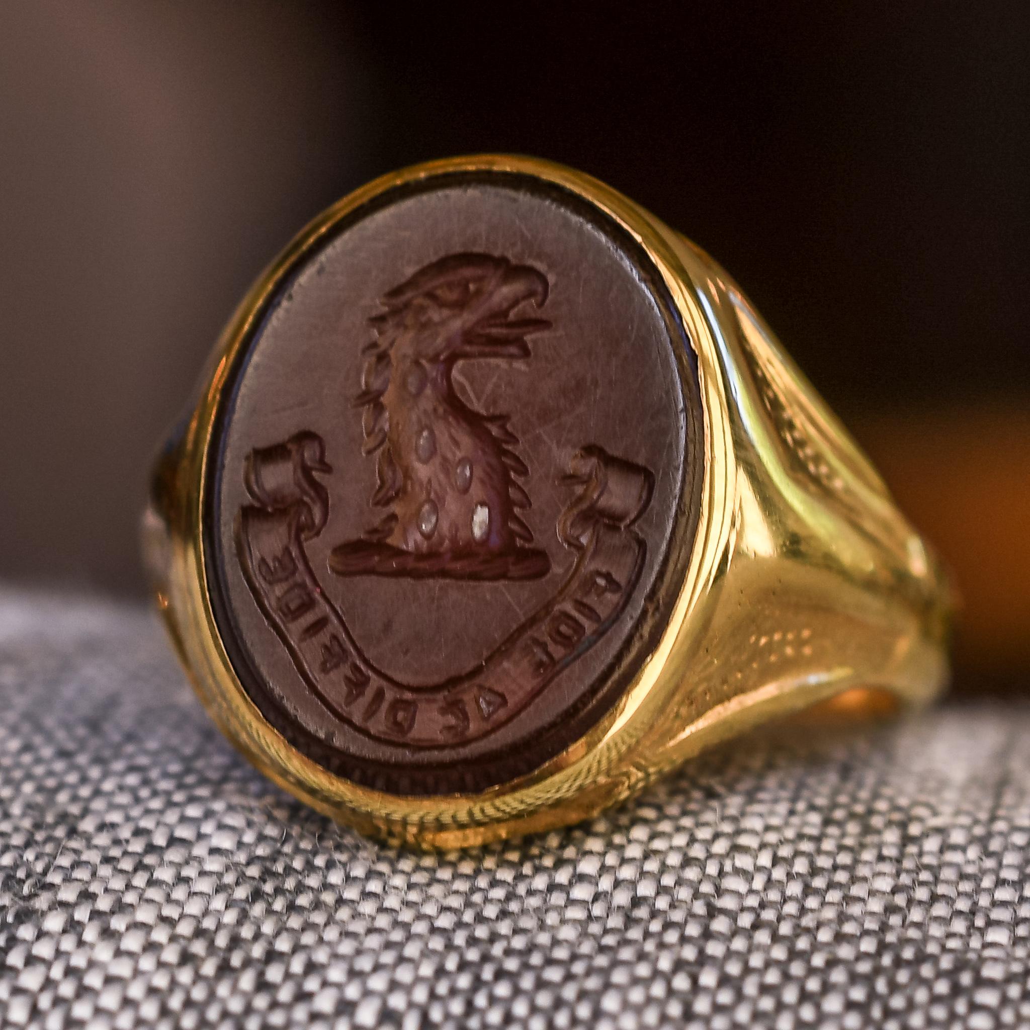 Antique Victorian Eagle Intaglio Signet Ring Fide AC Diffide In Good Condition In Sale, Cheshire
