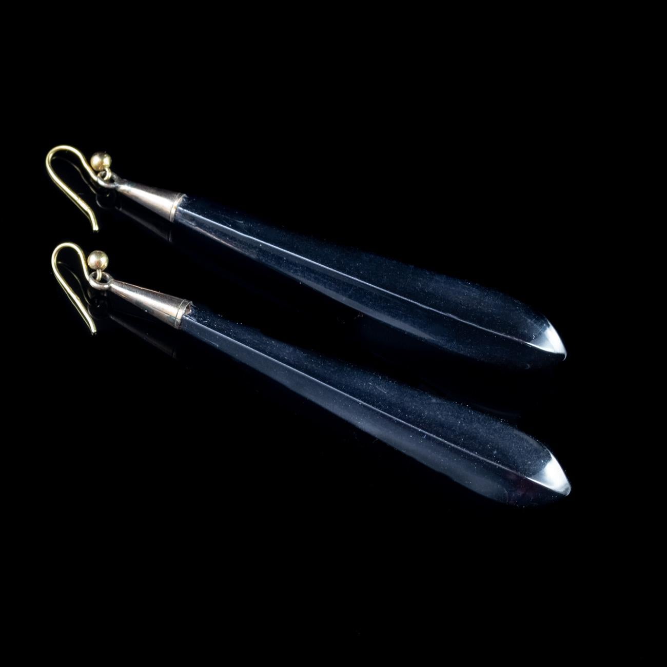 Antique Victorian Earrings Whitby Jet 9 Carat Gold, circa 1840 In Good Condition For Sale In Lancaster, Lancashire
