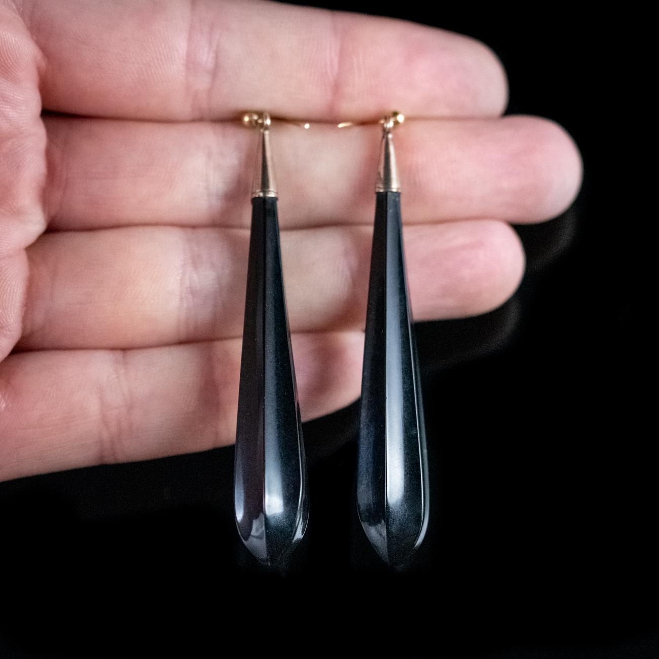 Antique Victorian Earrings Whitby Jet 9 Carat Gold, circa 1840 For Sale 1