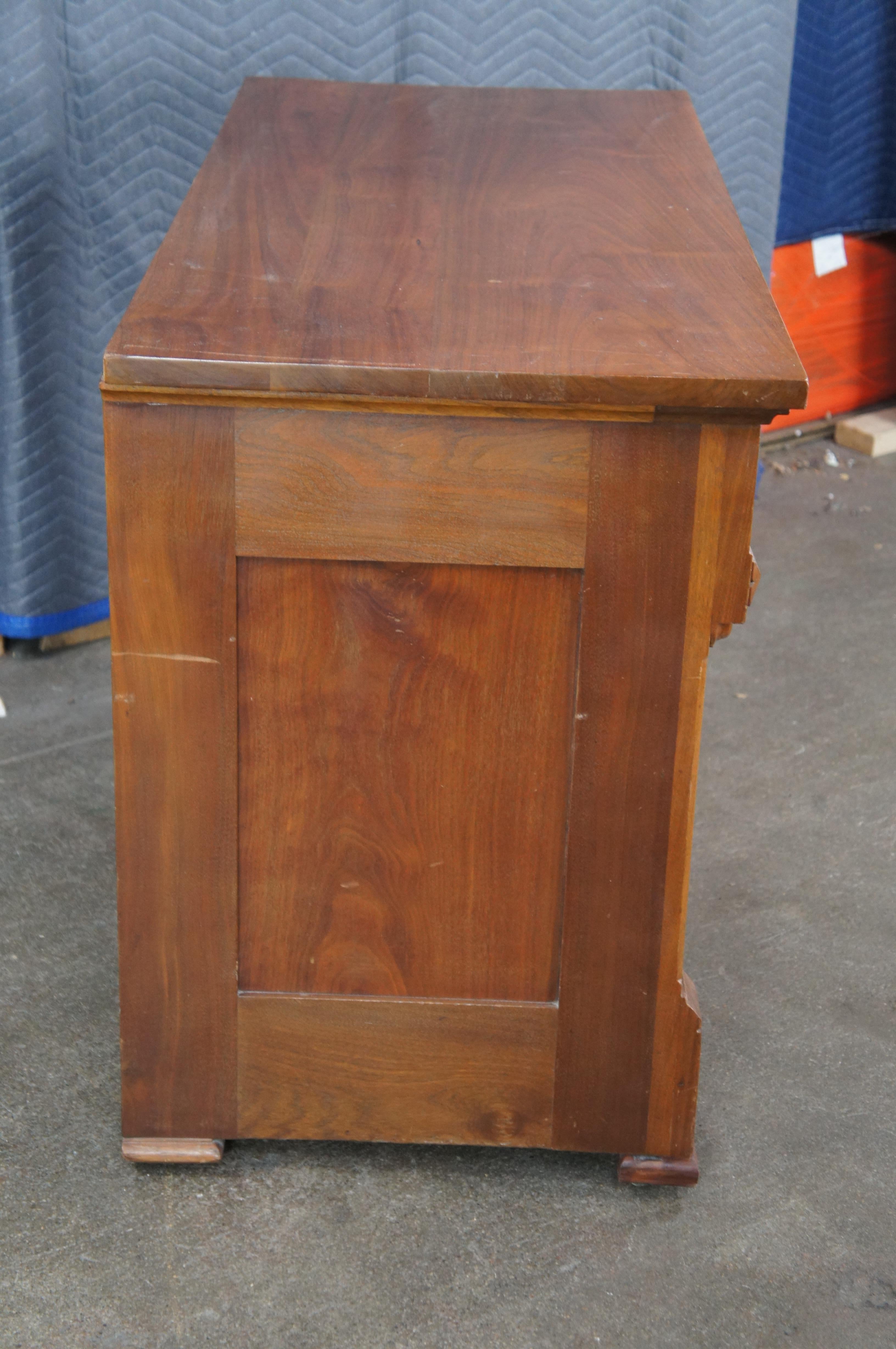 Ancienne commode victorienne Eastlake en loupe de noyer sculptée Dresser 46