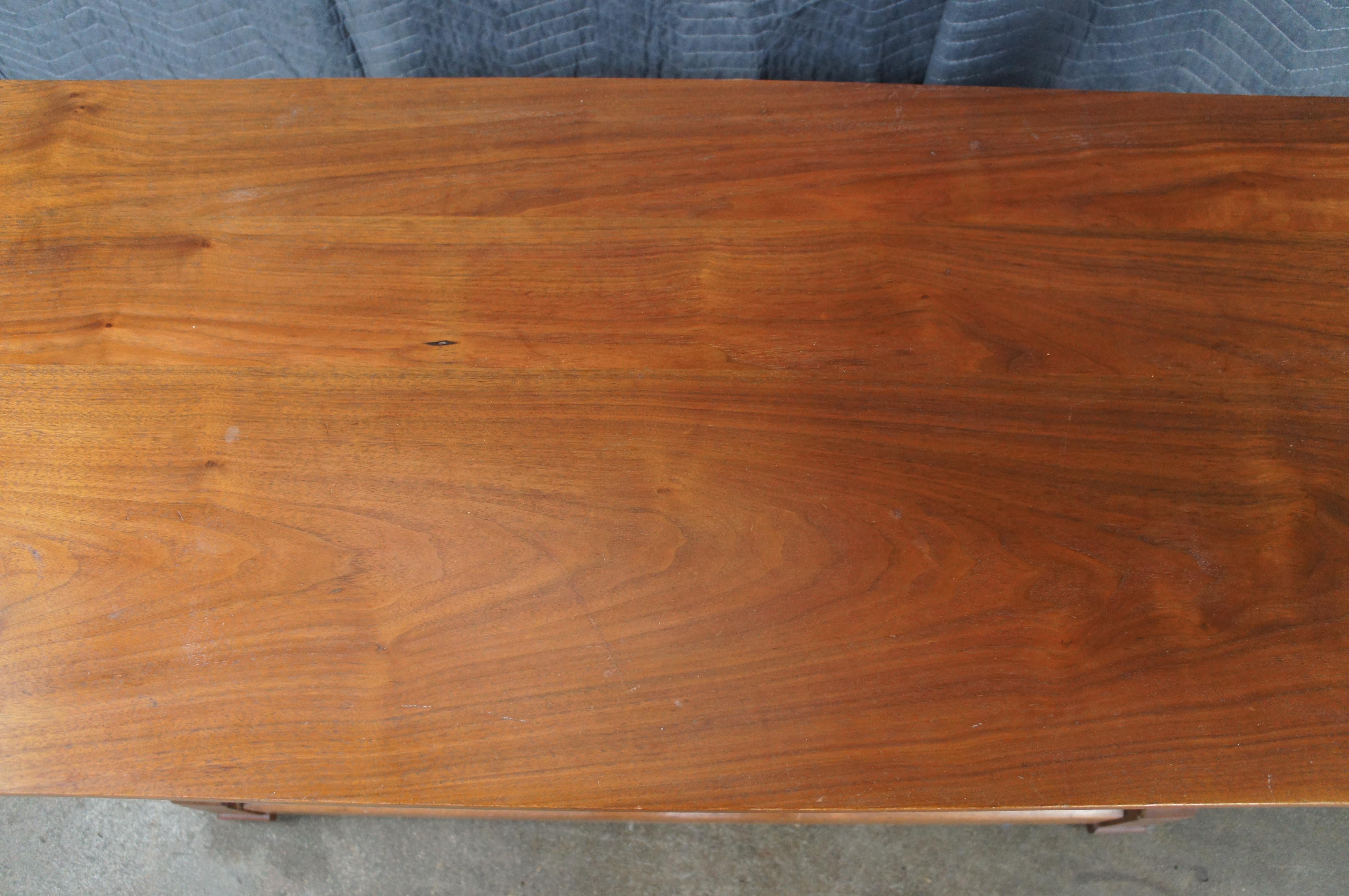 Ancienne commode victorienne Eastlake en loupe de noyer sculptée Dresser 46