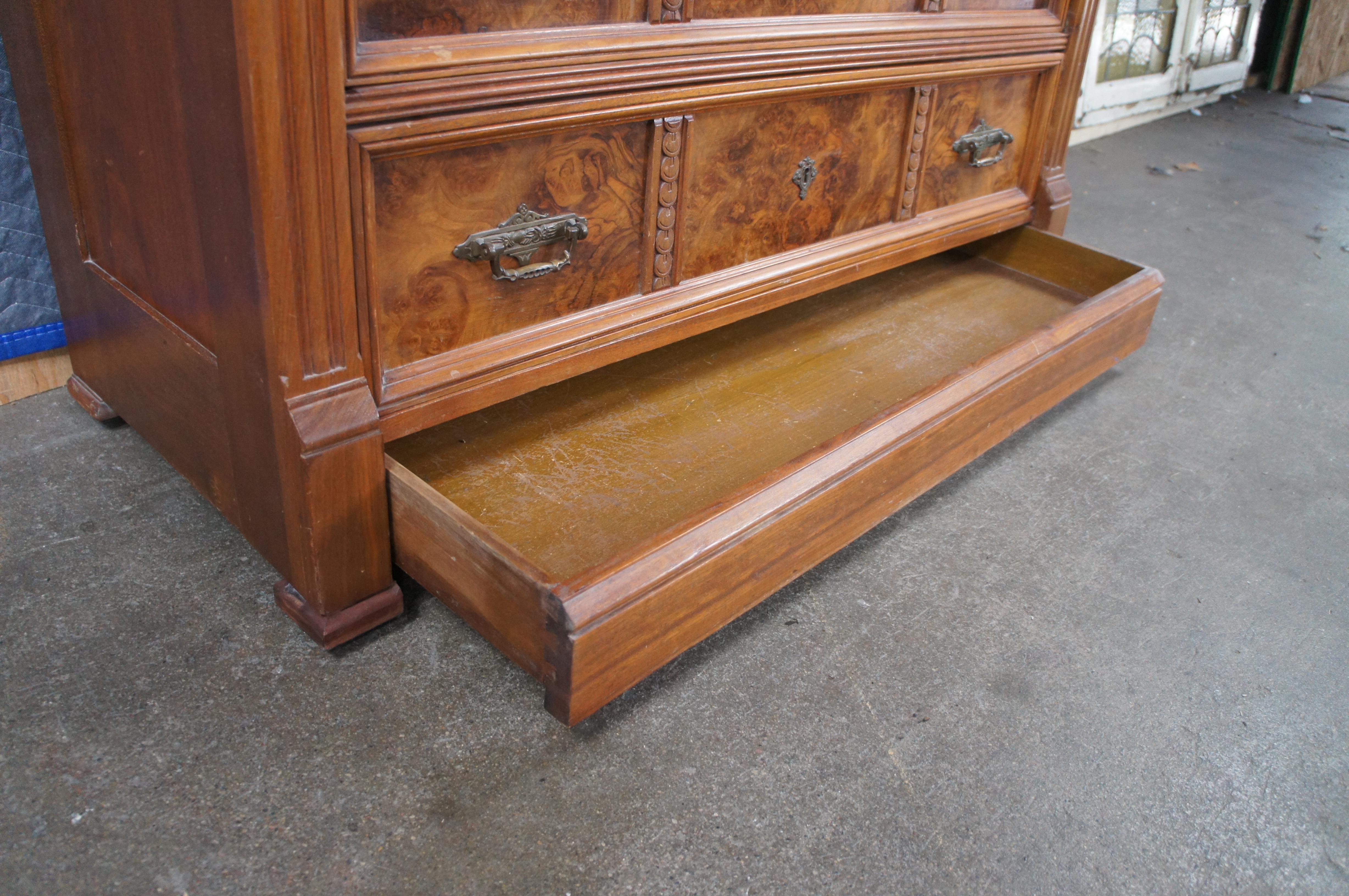 Ancienne commode victorienne Eastlake en loupe de noyer sculptée Dresser 46