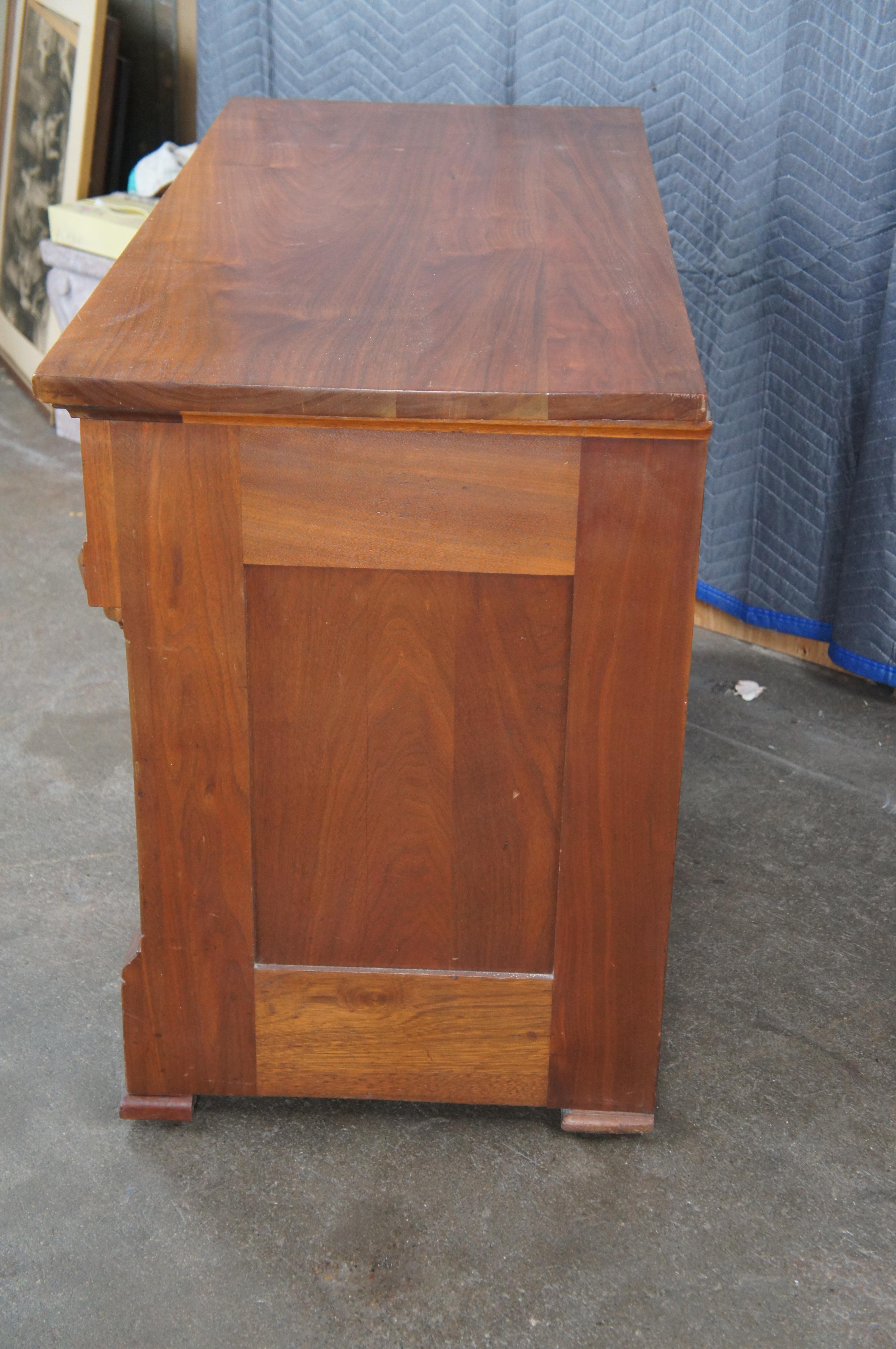 Ancienne commode victorienne Eastlake en loupe de noyer sculptée Dresser 46