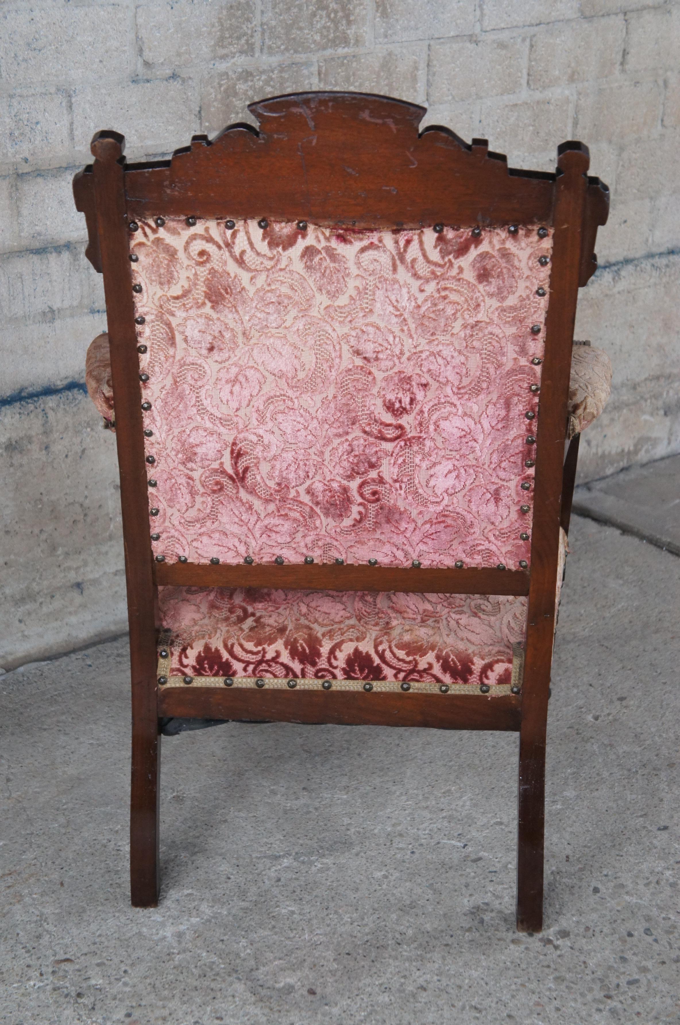 Antique Victorian Eastlake Carved Walnut Gentleman's Parlor Fauteuil Arm Chair In Good Condition For Sale In Dayton, OH