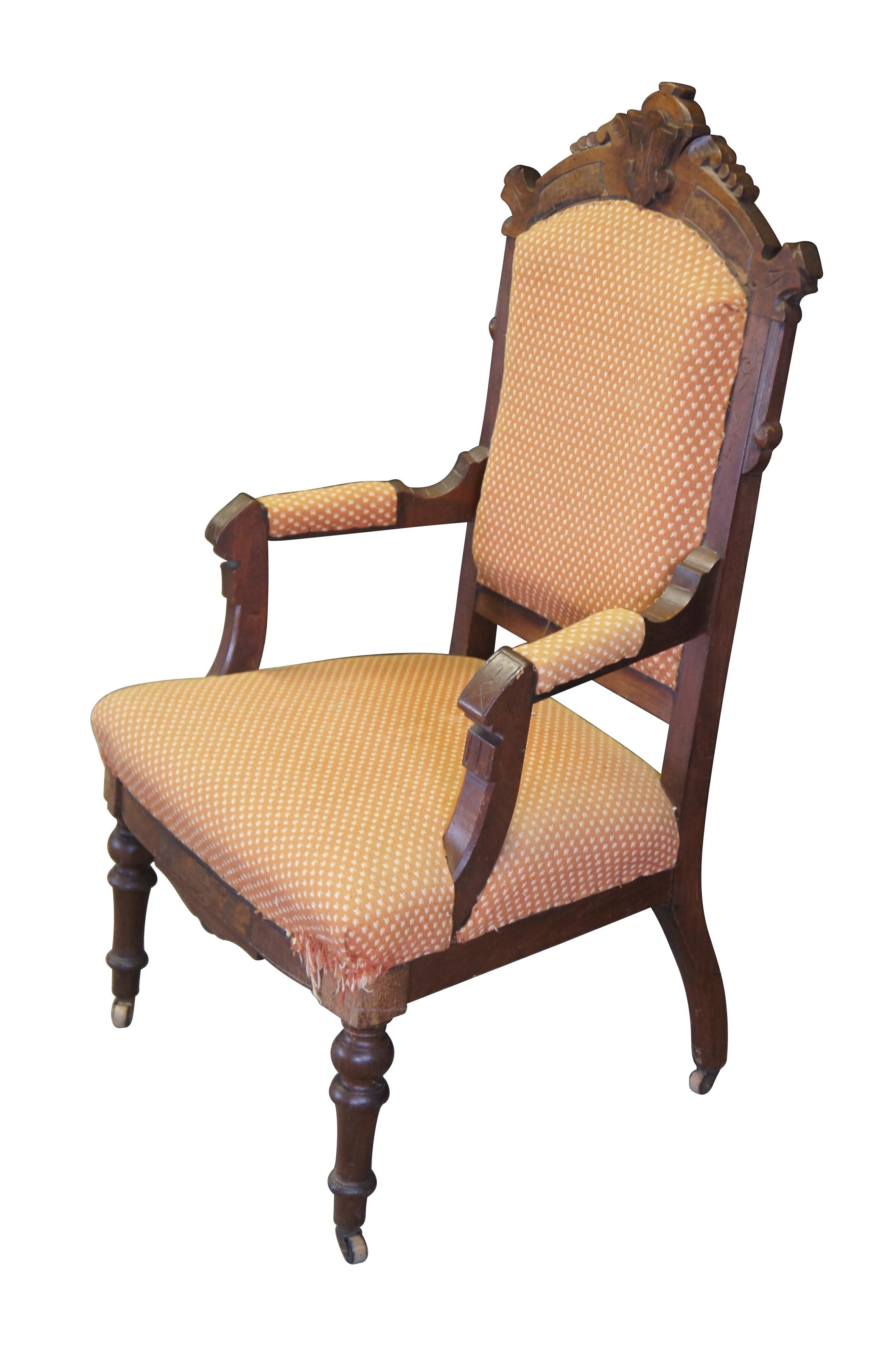 Antique Victorian Eastlake Carved Walnut Gentlemans Parlor Fauteuil Arm Chair  In Good Condition For Sale In Dayton, OH