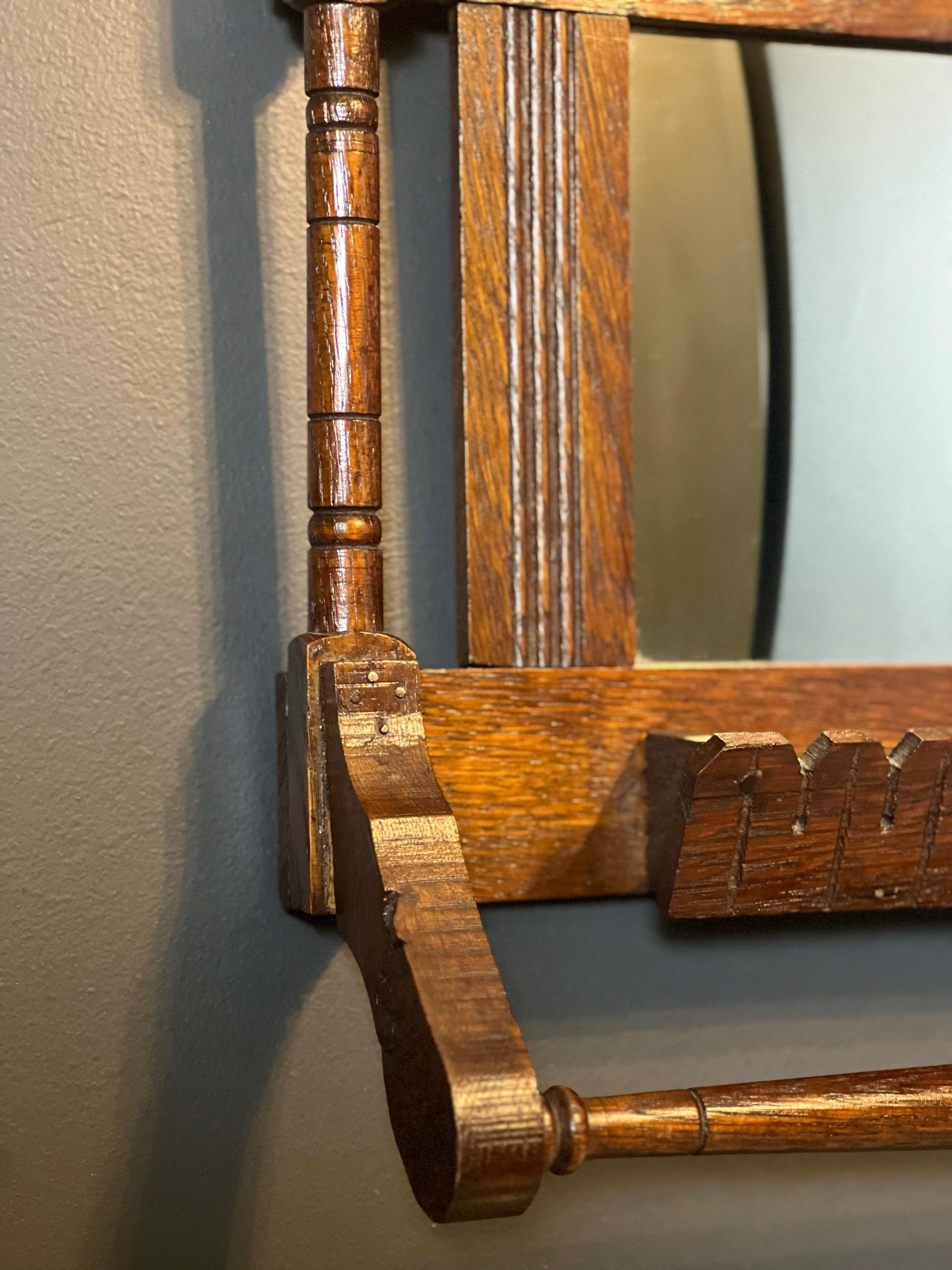 Intagliato Antique Mirror vittoriano in Oak con barra portasciugamani in vendita