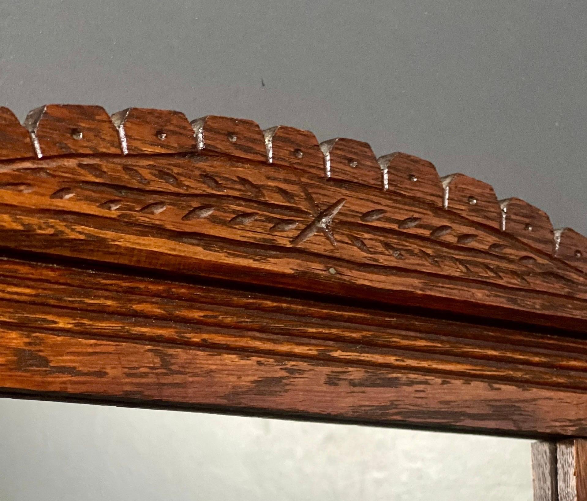XX secolo Antique Mirror vittoriano in Oak con barra portasciugamani in vendita