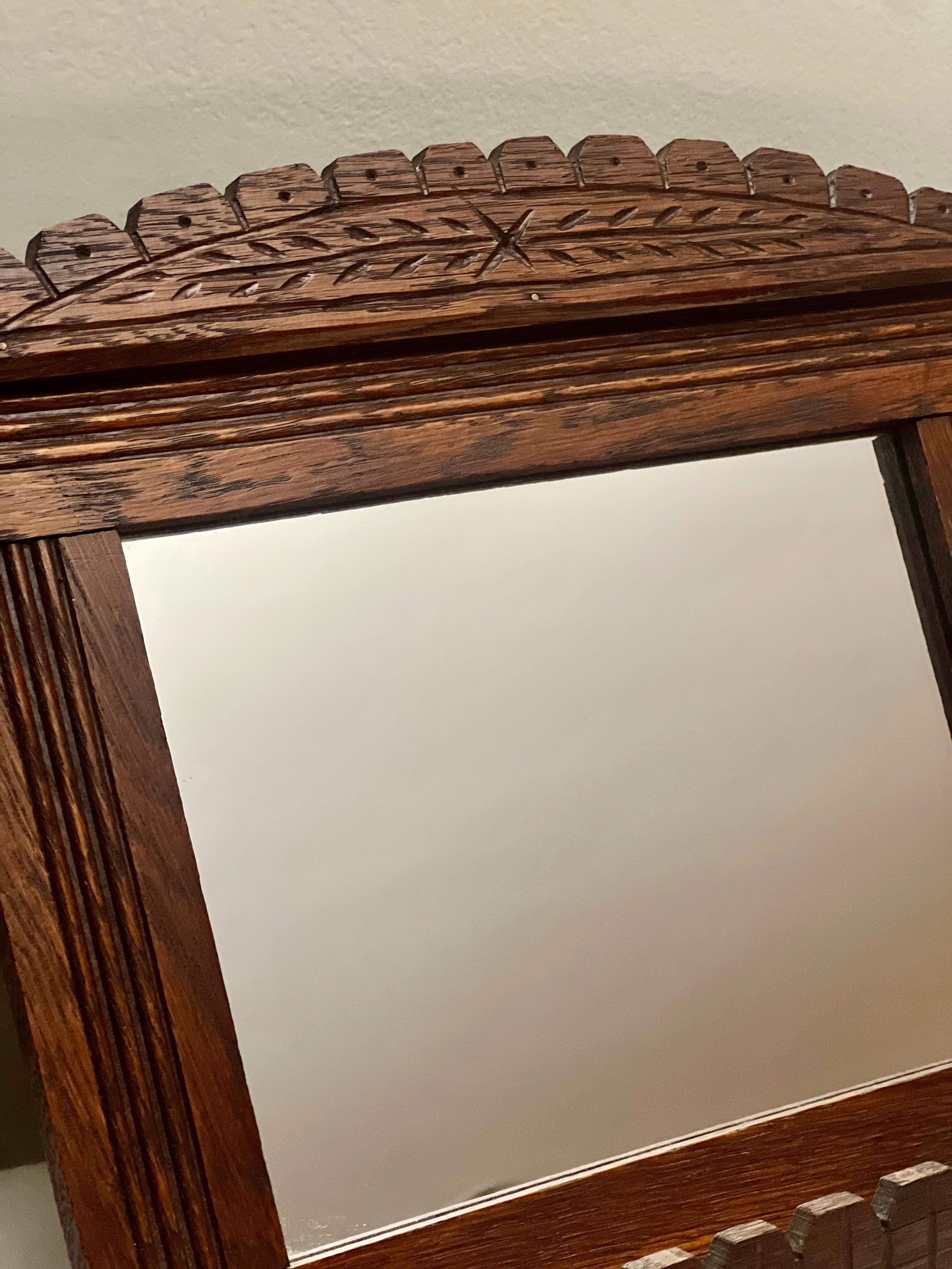 Quercia Antique Mirror vittoriano in Oak con barra portasciugamani in vendita