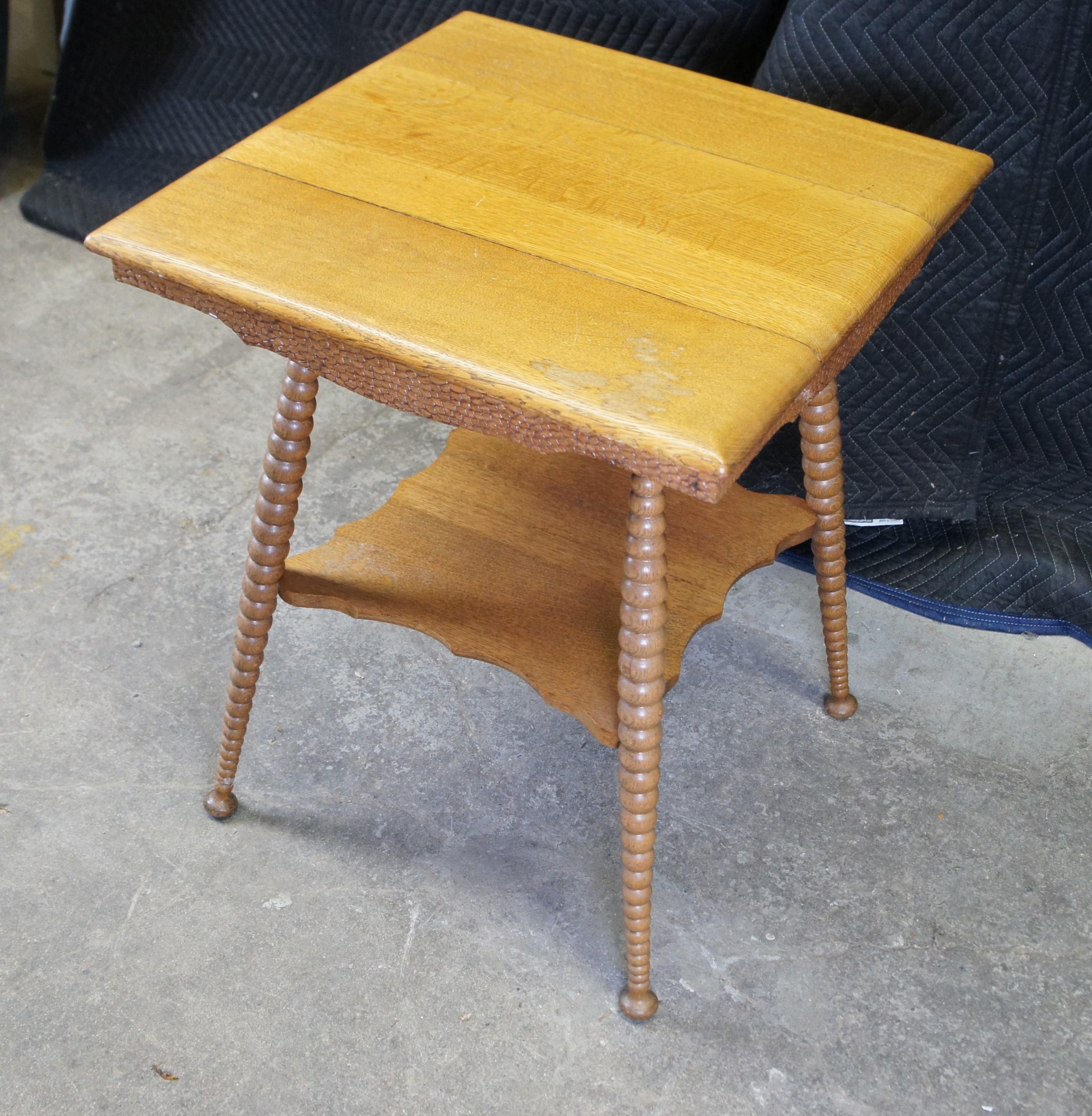 Ancienne table de salon victorienne carrée Eastlake en chêne à 2 étages empilée  28