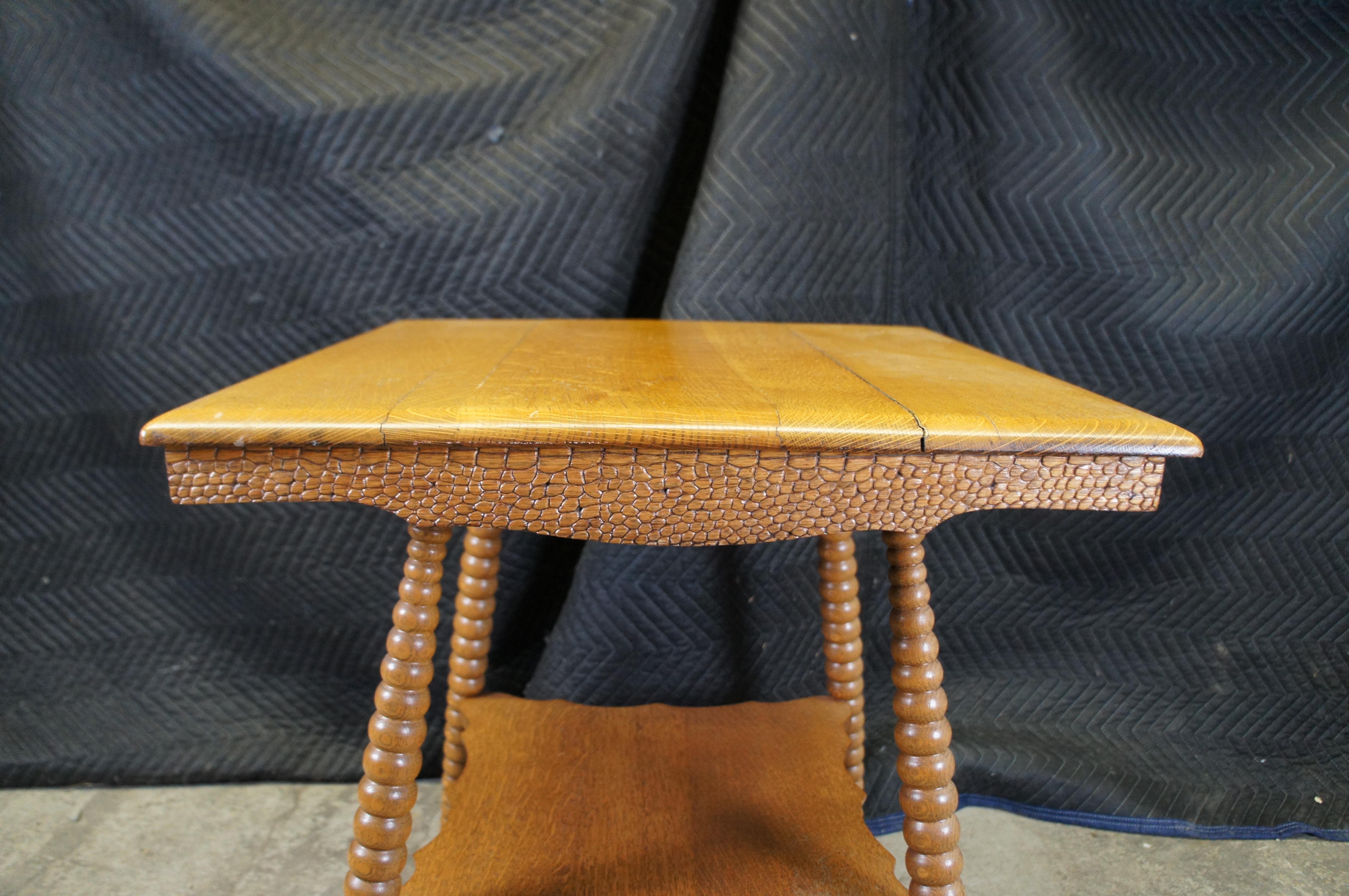 Ancienne table de salon victorienne carrée Eastlake en chêne à 2 étages empilée  28