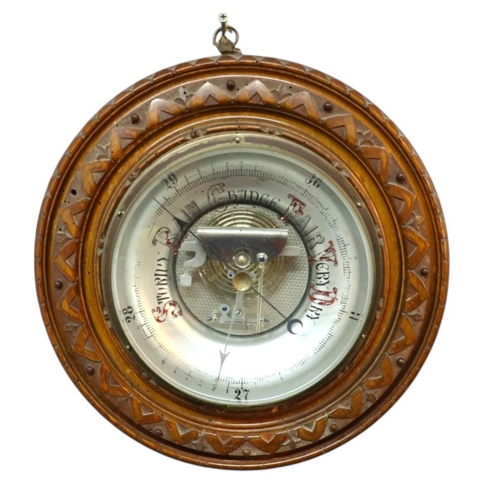 Barometro aneroide d'epoca in rovere intagliato, stile Eastlake vittoriano, 1900 circa