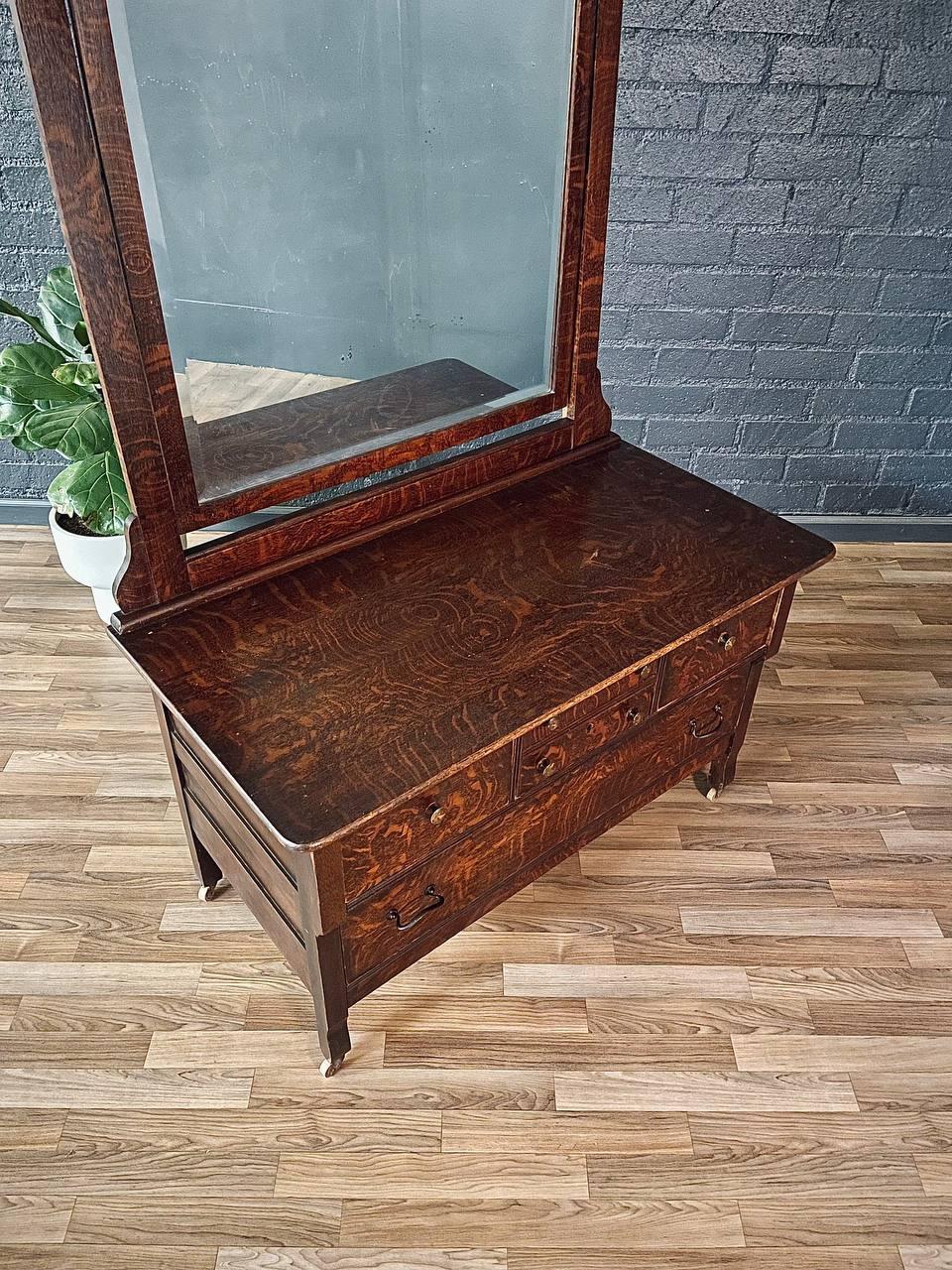 Antique Victorian Eastlake Tiger Oak Dresser with Beveled Mirror In Good Condition For Sale In Los Angeles, CA