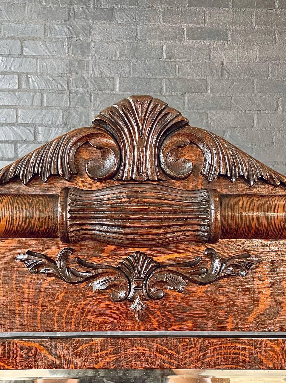Antique Victorian Eastlake Tiger Oak Hall Stand con Specchio In condizioni buone in vendita a Los Angeles, CA