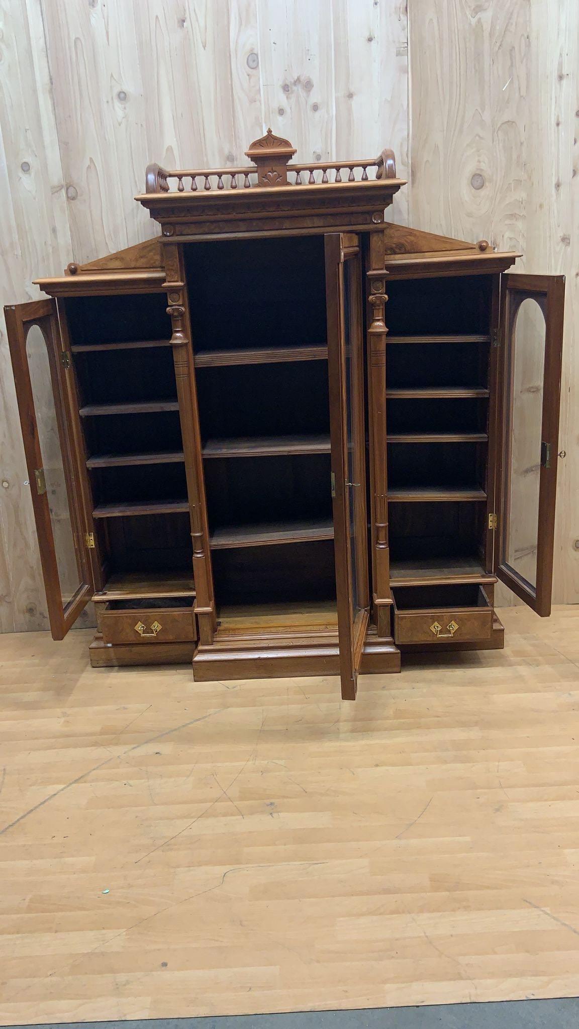 Antique Victorian Eastlake Walnut Bookcase Display Case In Good Condition For Sale In Chicago, IL