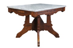 Antico tavolo da salotto vittoriano Eastlake in radica di noce con piano in marmo, tavolino da caffè laterale