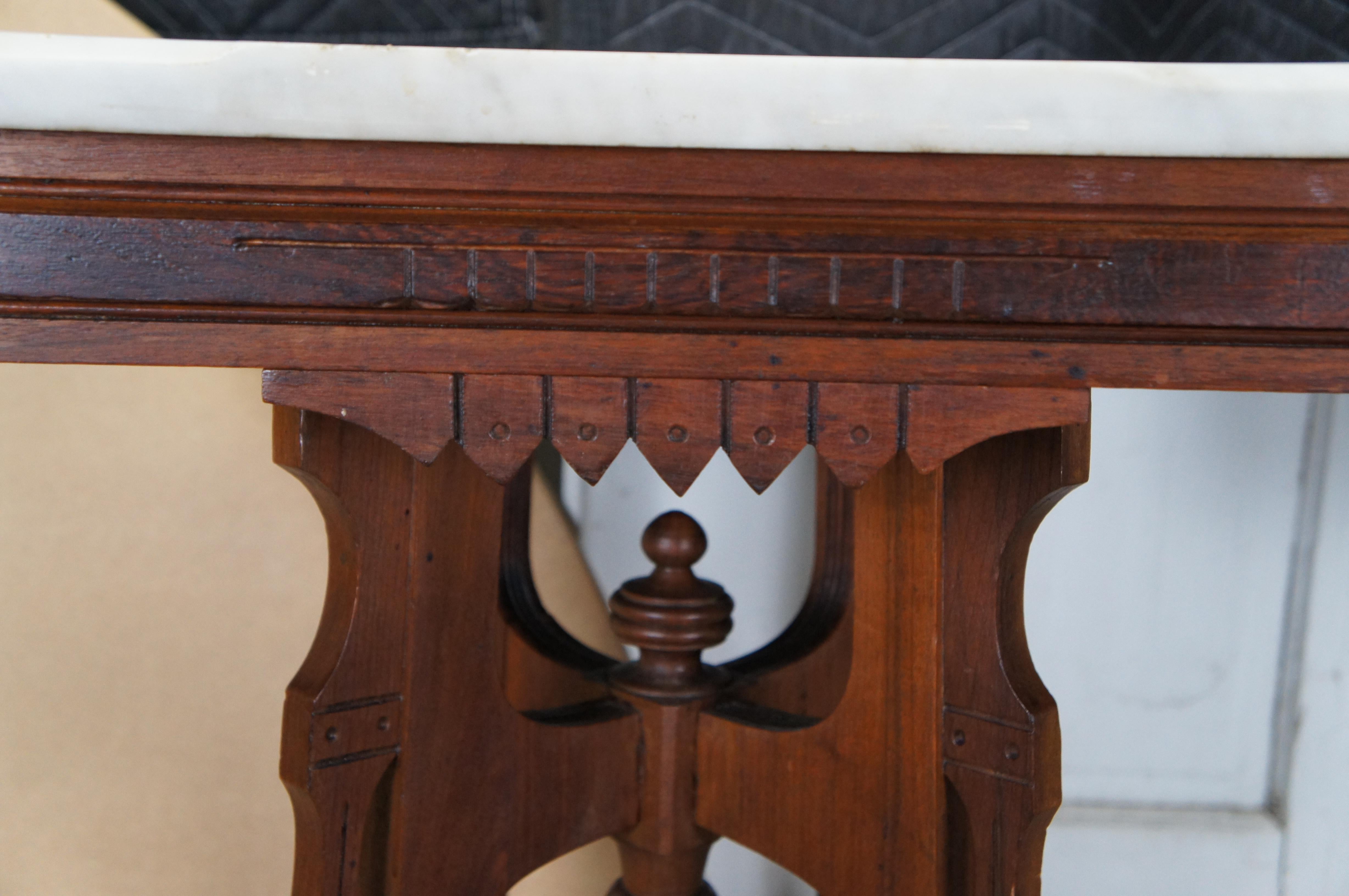 XIXe siècle Antique Victorian Eastlake Walnut Carved Marble Top Parlor End Side Table 28