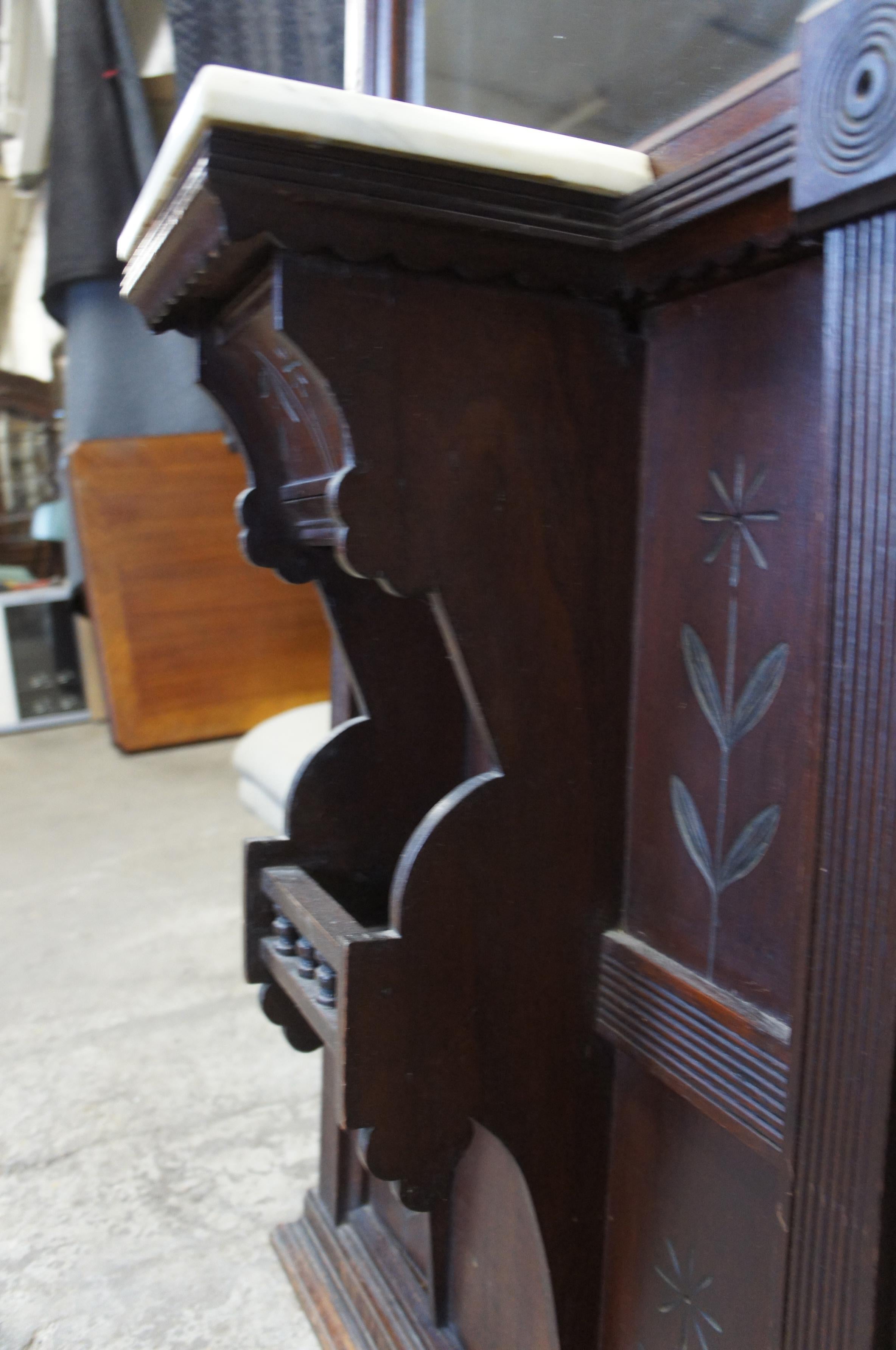 Antique Victorian Eastlake Walnut Pier Hall Mirror with Marble Shelf In Good Condition In Dayton, OH