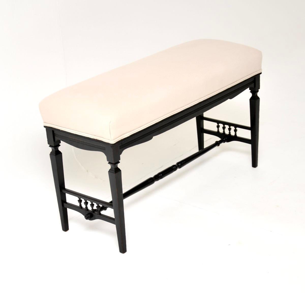 Antiker viktorianischer ebonisierter Hocker / Bank (Spätviktorianisch) im Angebot