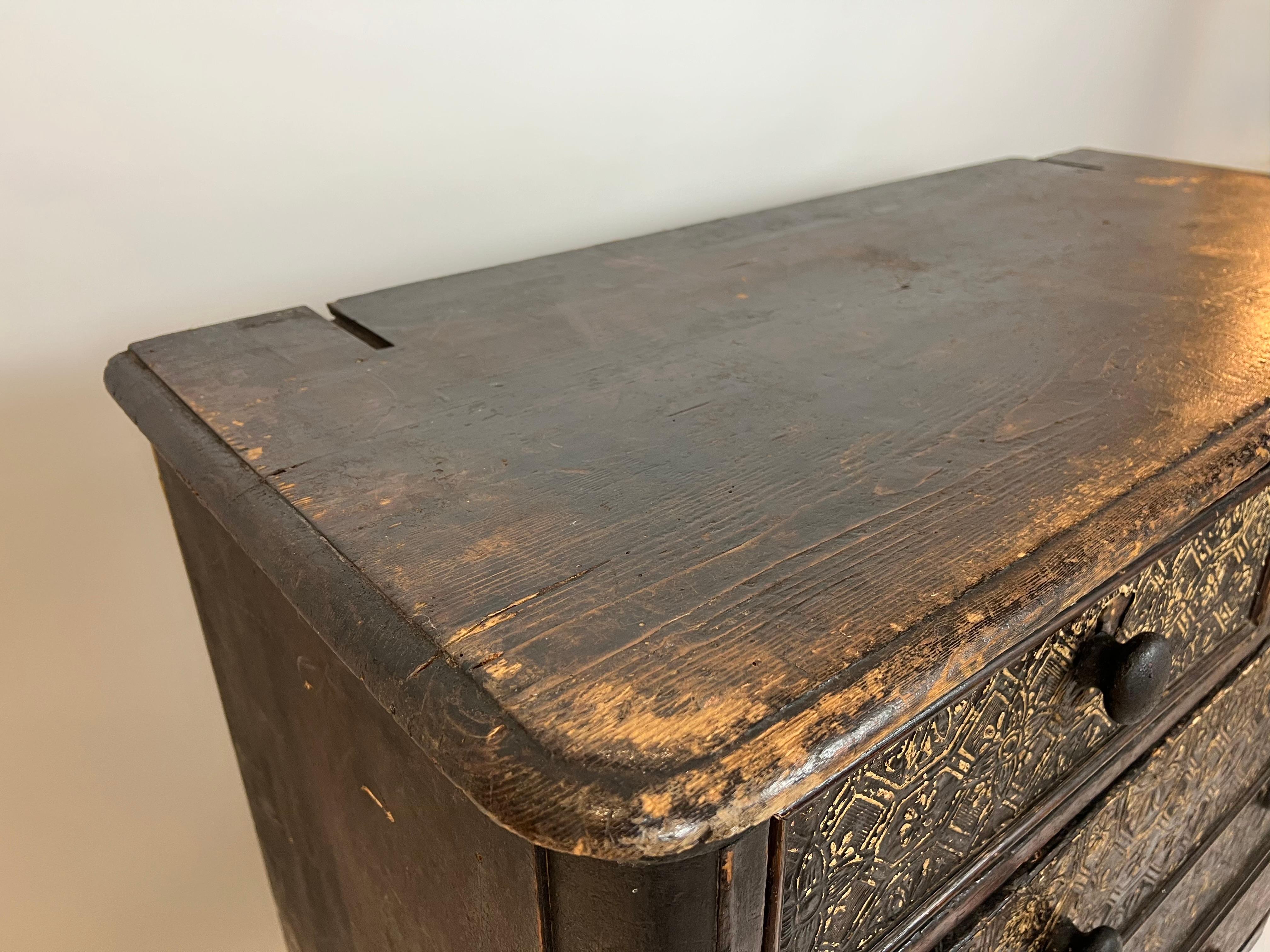 Antique Victorian Ebonized Chest Of Drawers, Mid To Late 19th Century in vendita 3