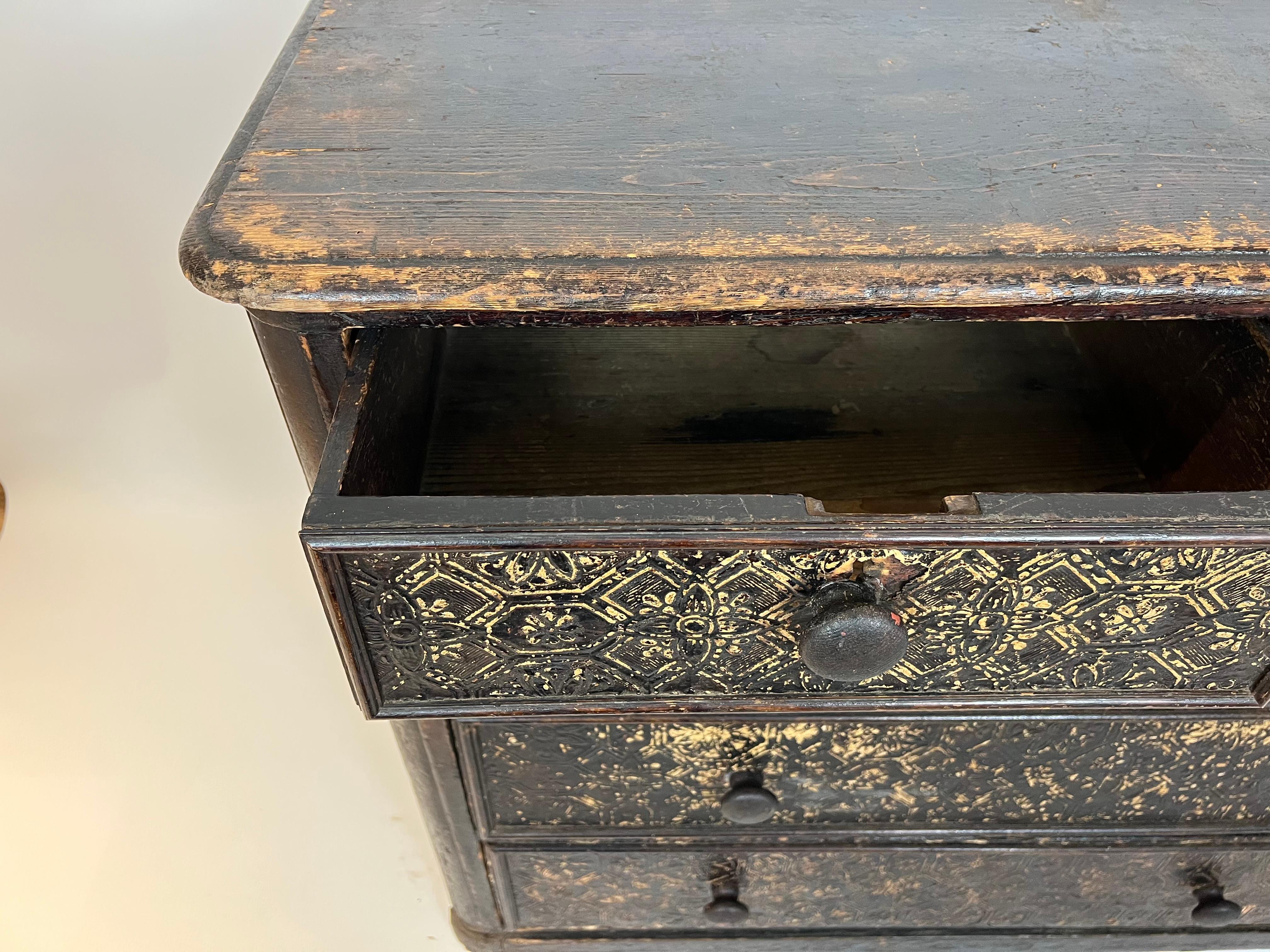 Vittoriano Antique Victorian Ebonized Chest Of Drawers, Mid To Late 19th Century in vendita